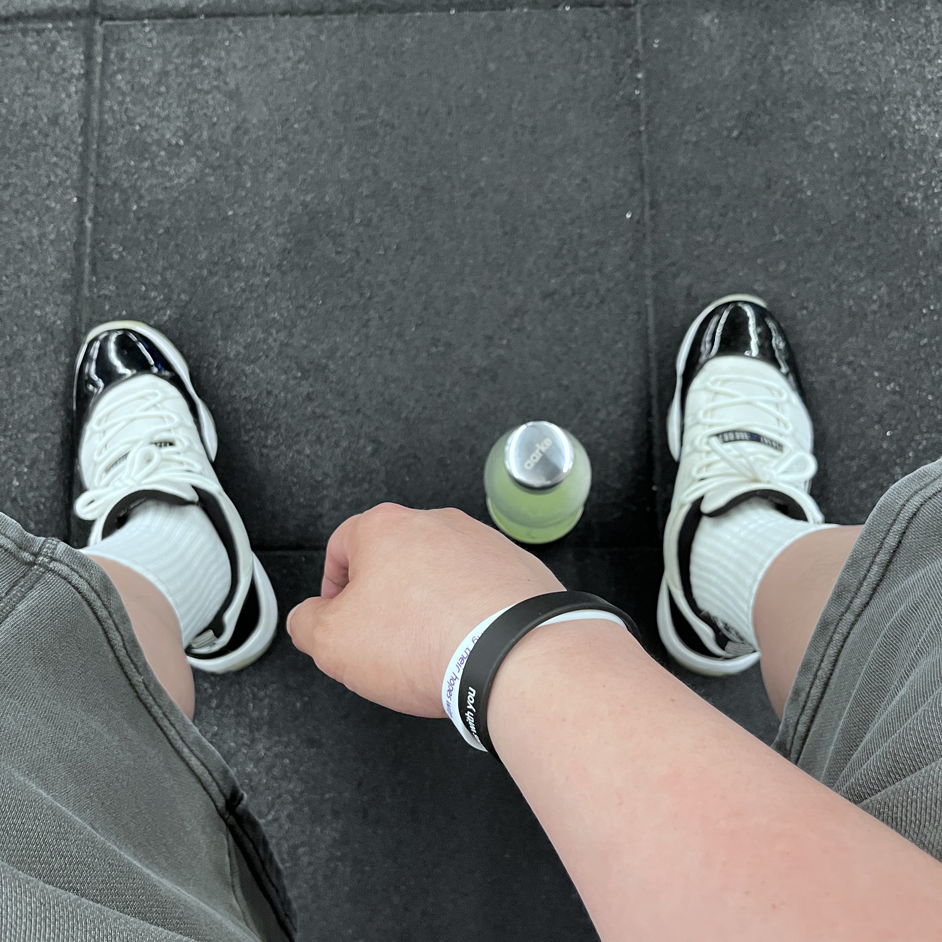 Jordan 11 Retro Low Concord, Aarke Carbonated 3 Dedicated Bottle BPA Free PET Small (650 ml) 착용 스타일 - 2
