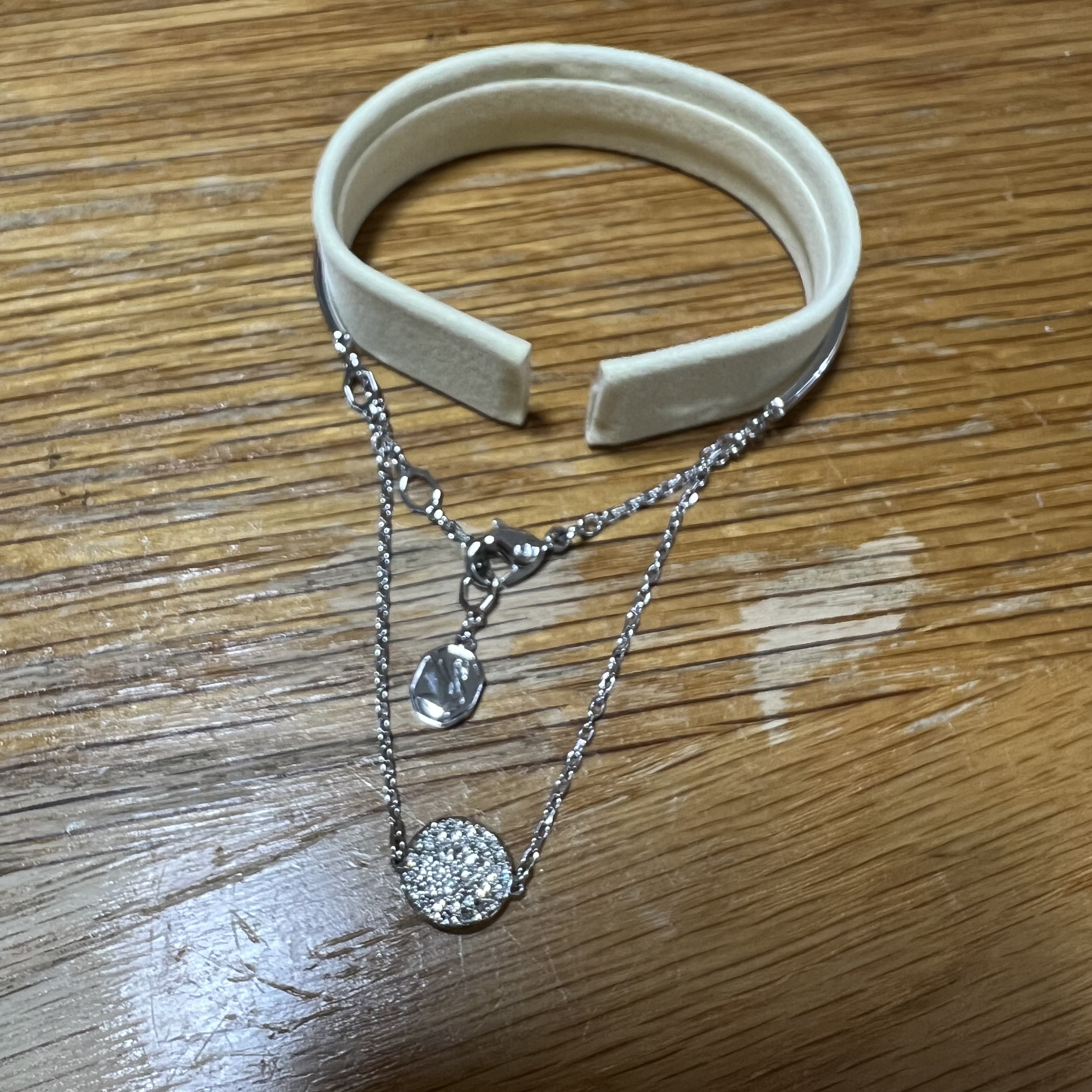 (W) Swarovski Meteora Bangle White Rhodium Plated 착용 스타일