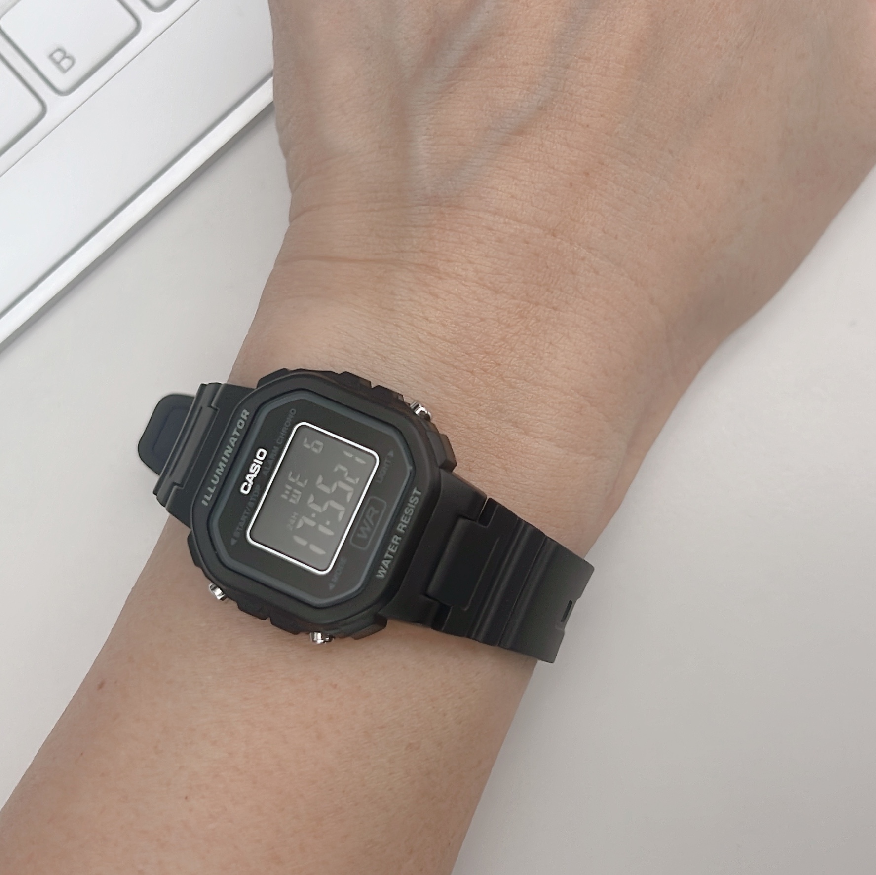 Casio LA-20WH-1B 착용 스타일
