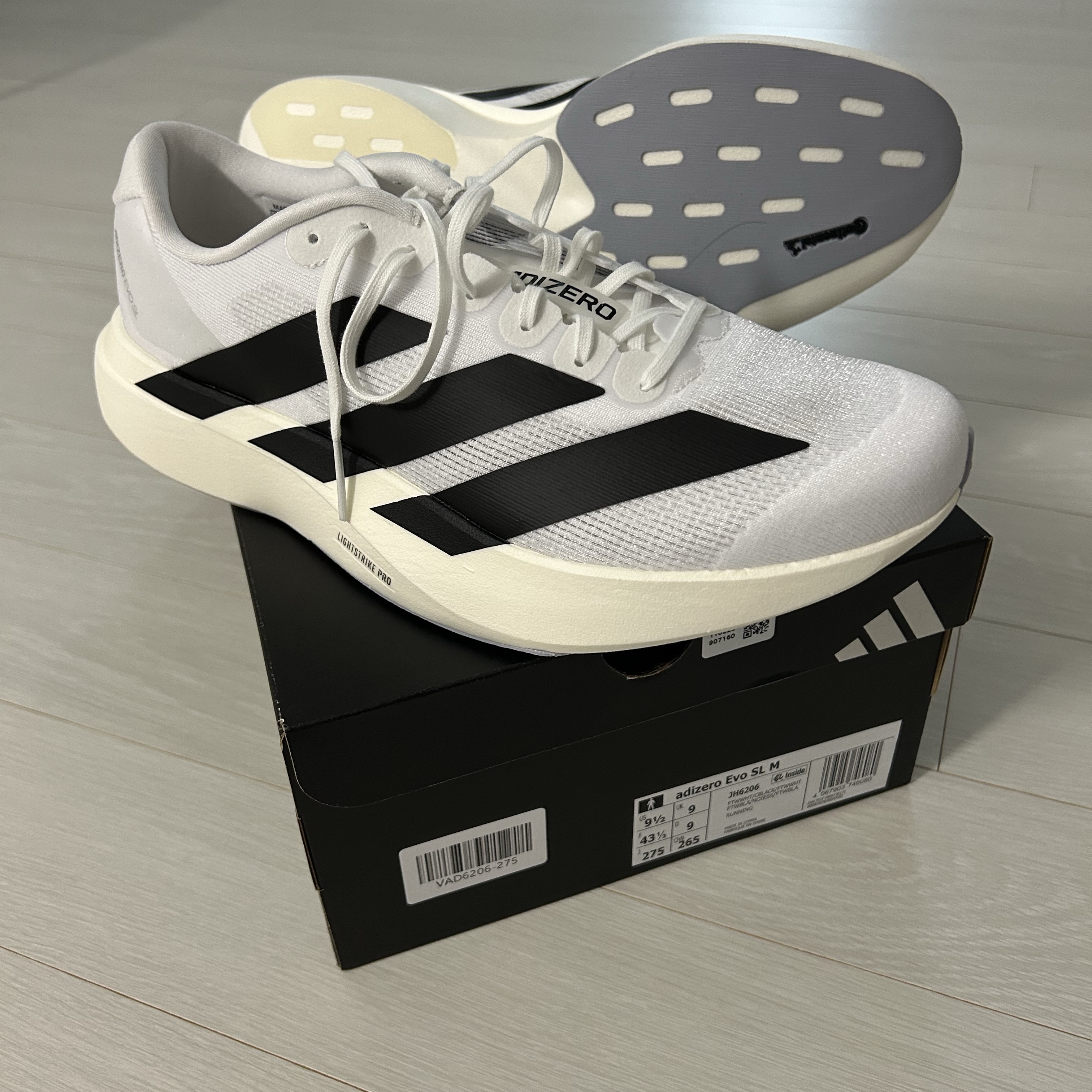 Adidas Adizero EVO SL Cloud White Core Black 착용 스타일