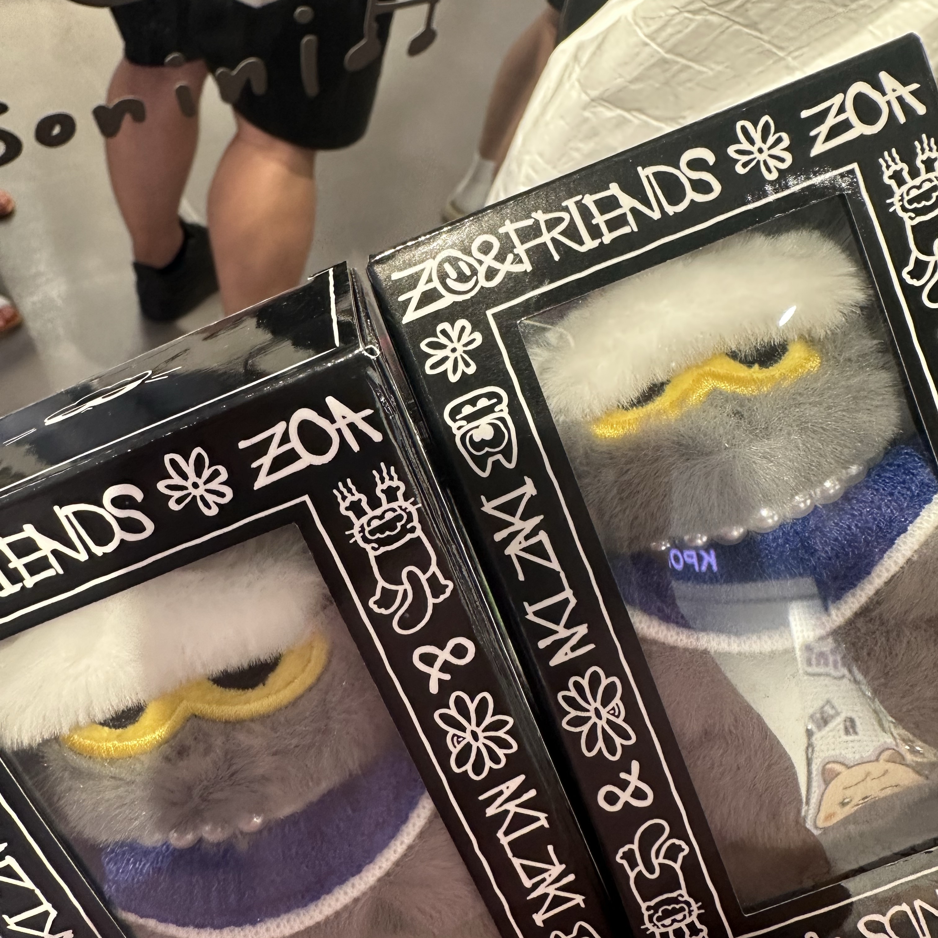 Zo&Friends Zoa Plush Keyring Grey, Balenciaga BB Sprayed Cap Dark Grey Dark Pink 착용 스타일 - 1