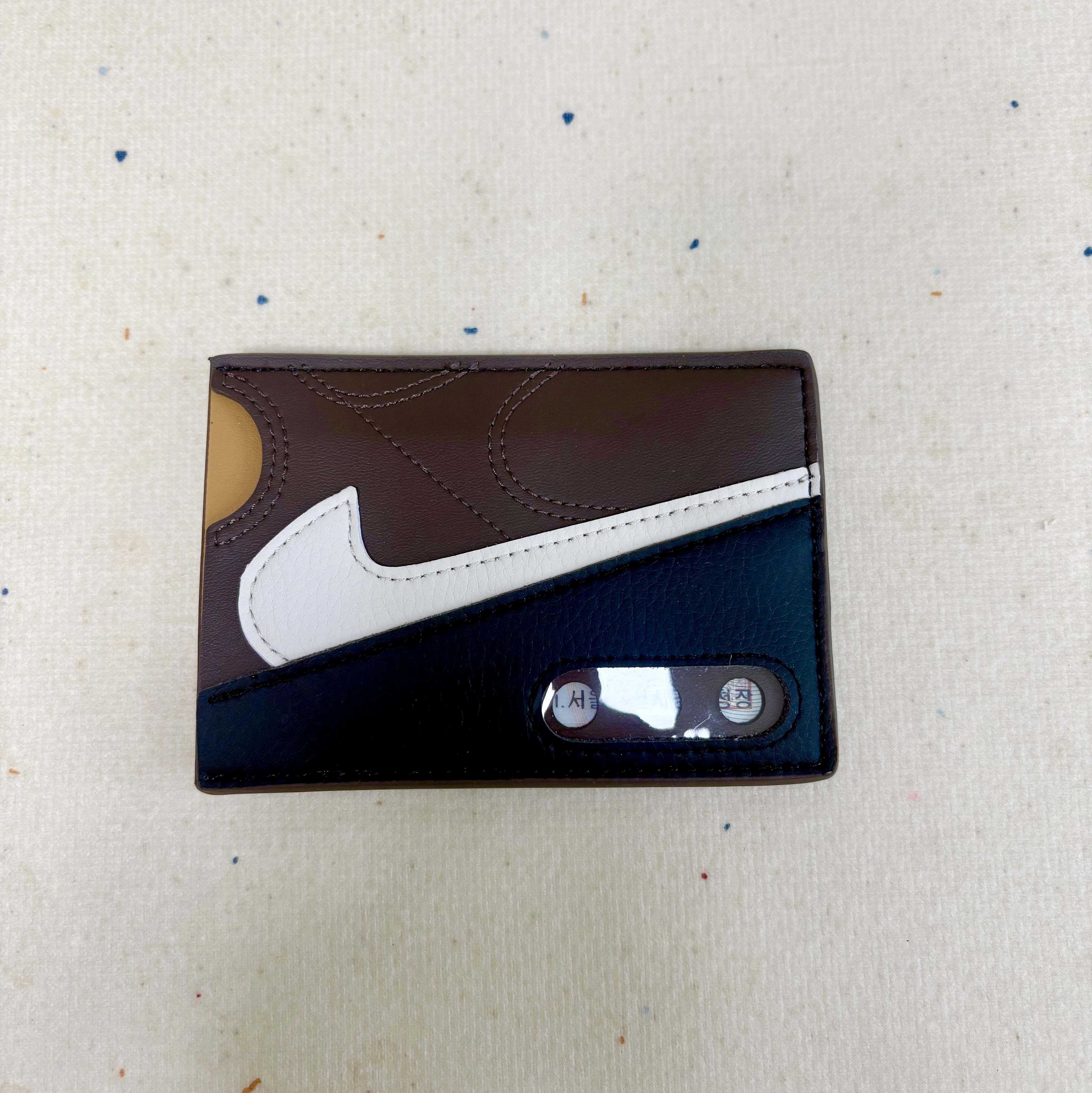 Nike Icon Air Max 90 Card Wallet Brown Black 착용 스타일 - 2
