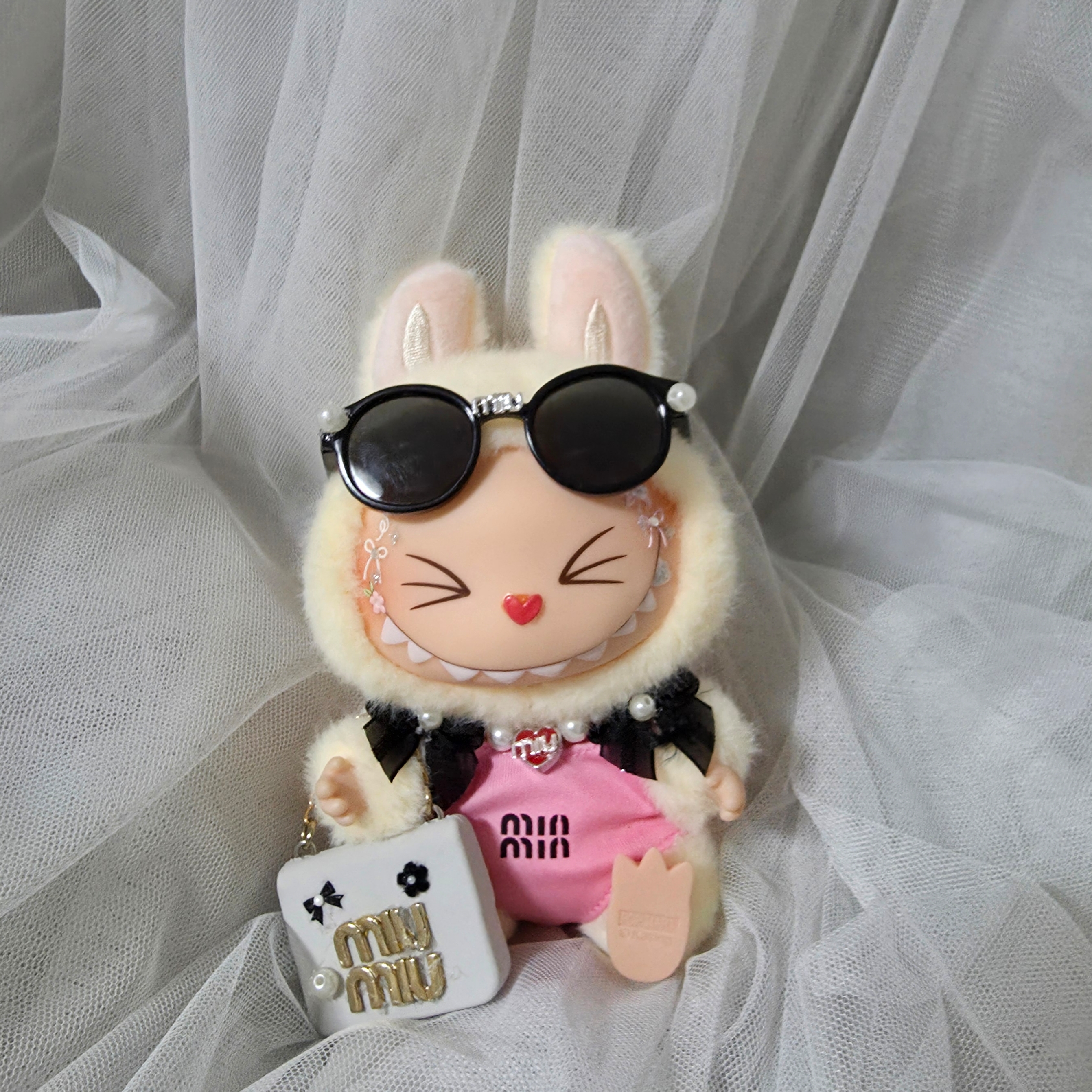 Pop Mart Labubu Let's Play Together Doll Series Sisi Keyring (Opened Case) 착용 스타일