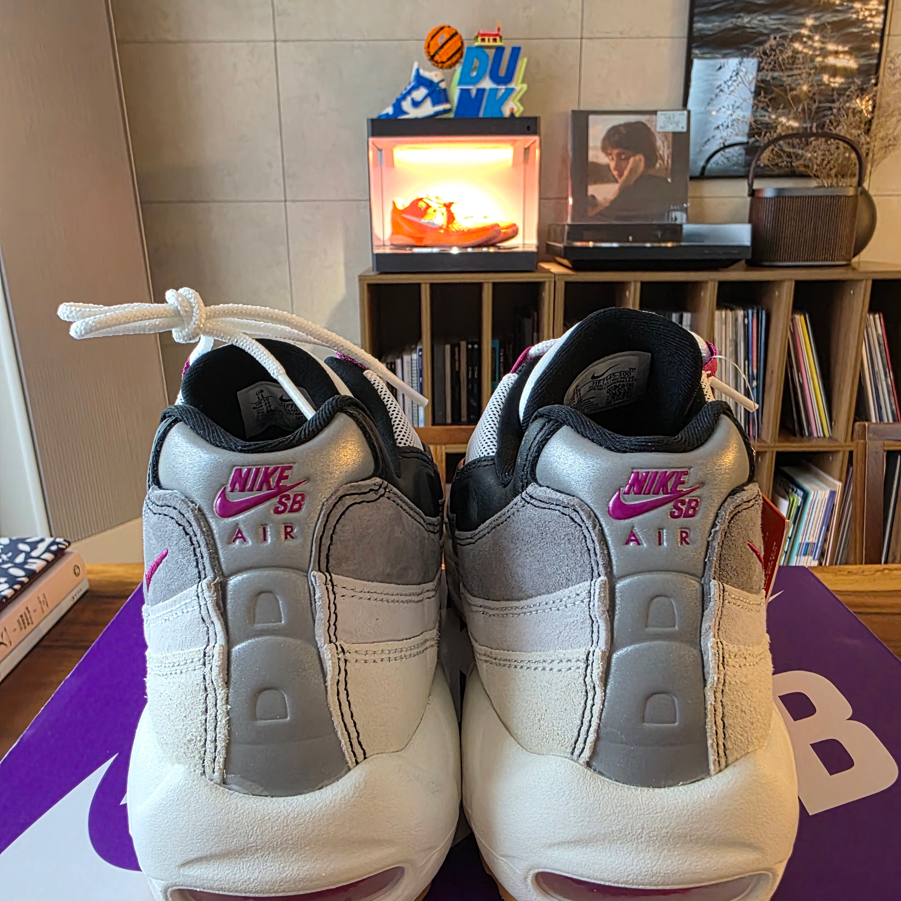 Nike SB Air Max 95 Summit White and Cactus Flower 착용 스타일 - 3