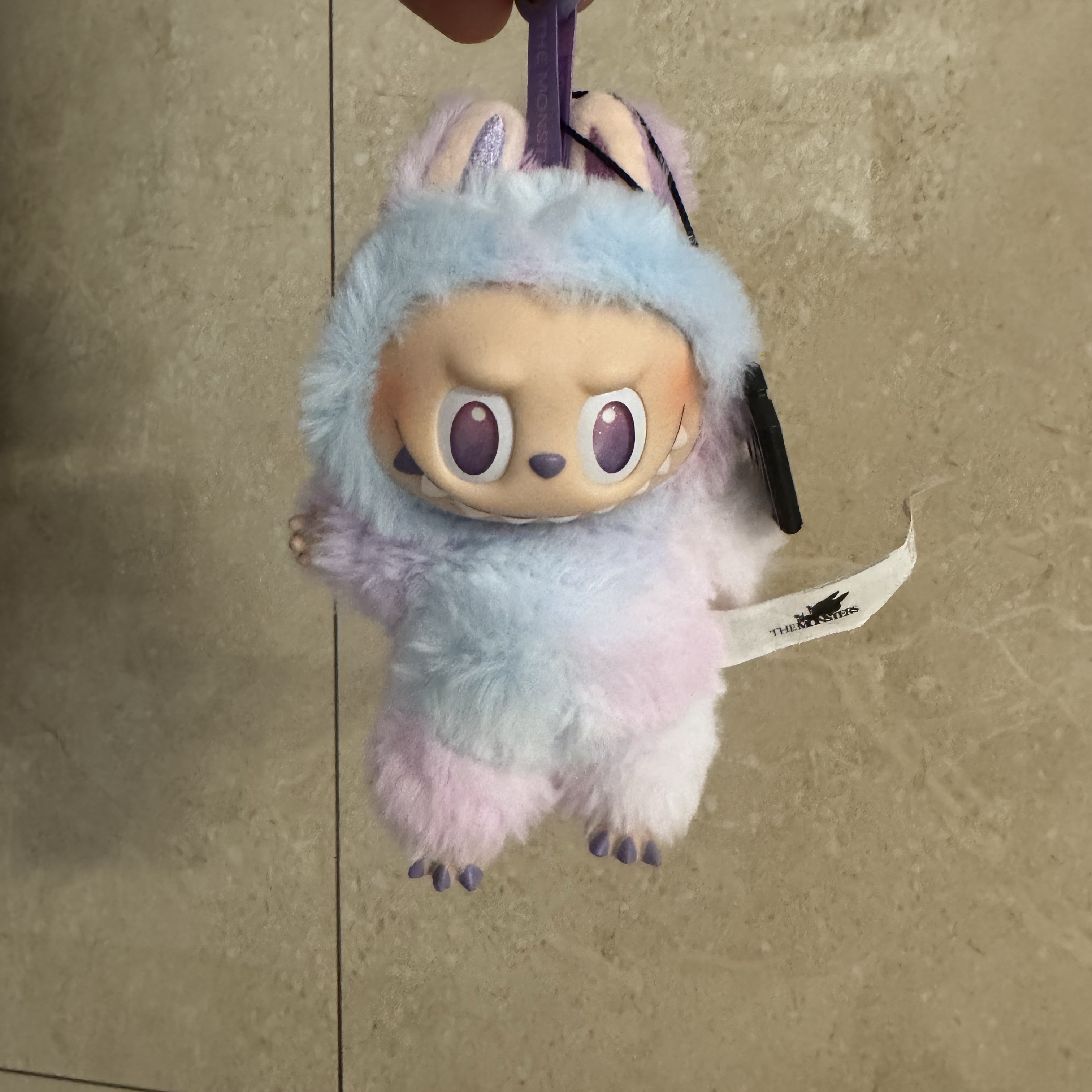 Pop Mart Labubu The Monsters Highlight Series Luck Keyring (Opened Case), Pop Mart Labubu The Monsters Highlight Series Happiness Keyring (Opened Case) 착용 스타일 - 1