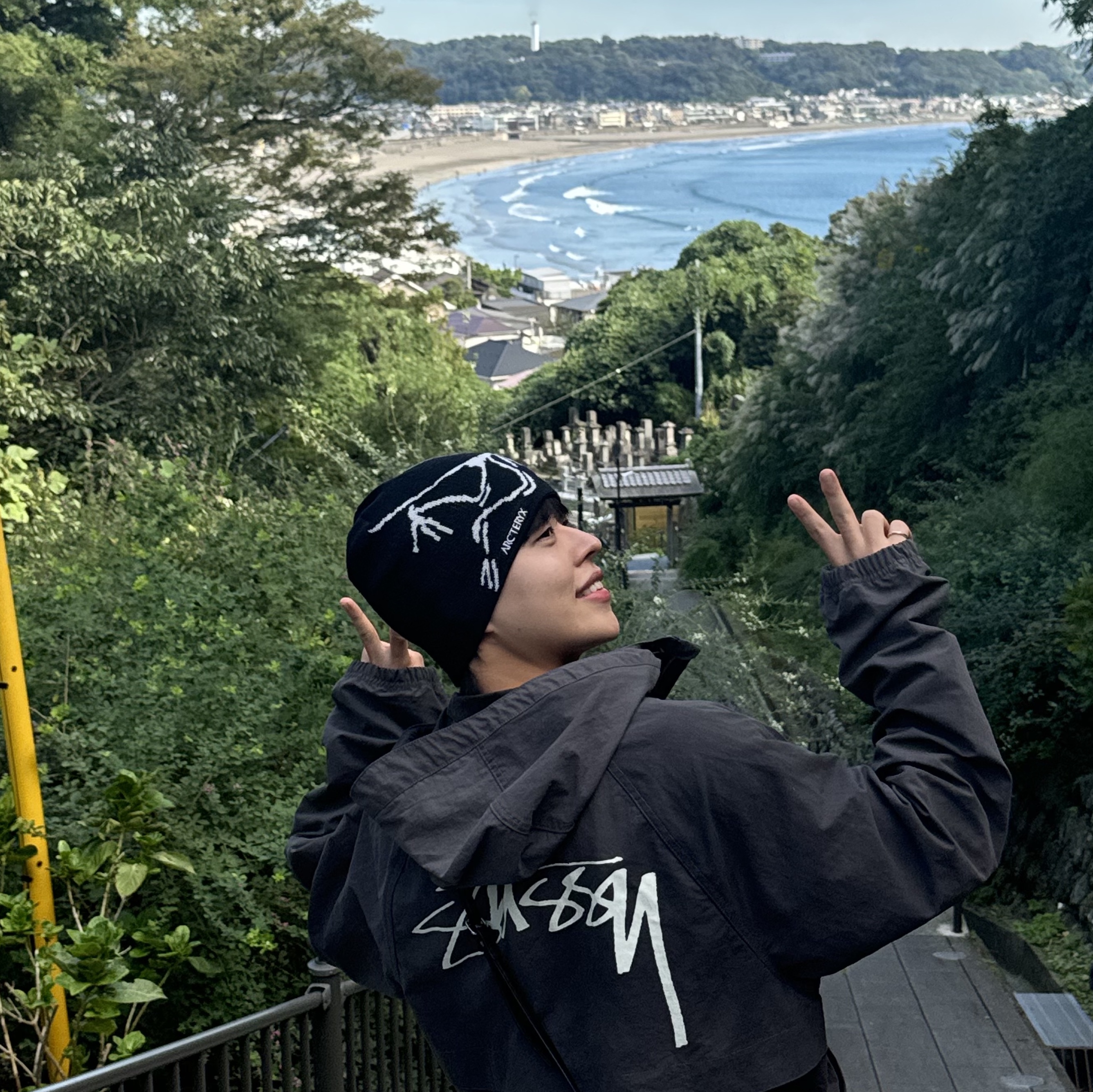 Arc'teryx Bird Head Toque Orca, Stussy Wave Dye Beach Shell Jacket Black 착용 스타일 - 1