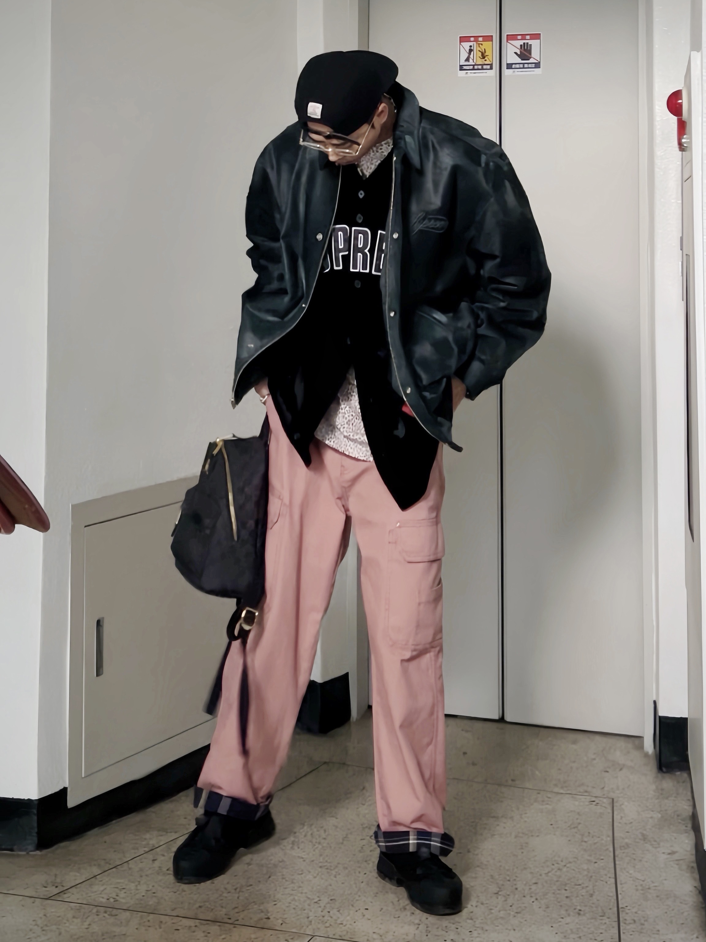 Supreme Harris Tweed Camp Cap Black - 25SS, Supreme Leopard Silk S/S Shirt Pink - 22SS 착용 스타일