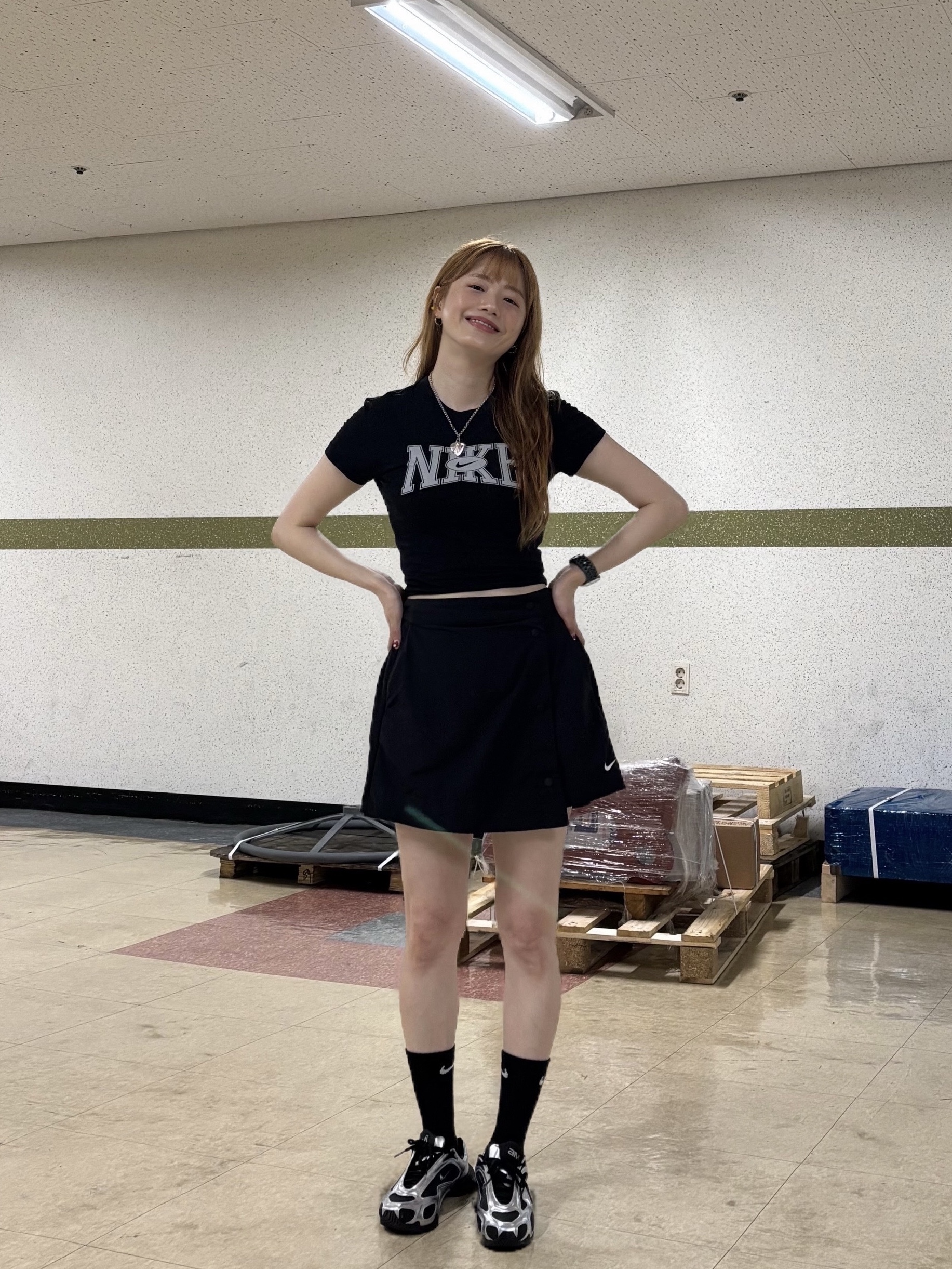 (W) Nike Air Max Muse Black and Metallic Silver, (W) Nike NSW Essential Woven Skort Black White - Asia 착용 스타일 - 2