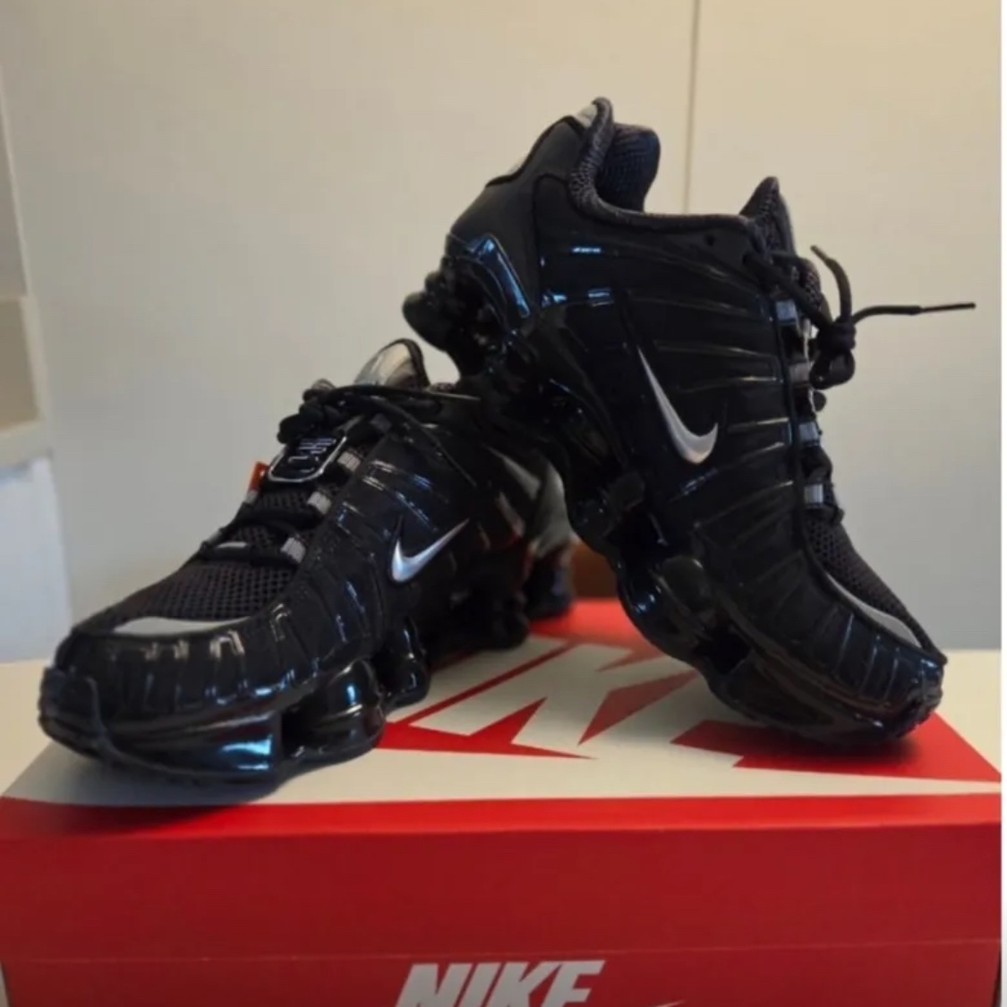 (W) Nike Shox TL Off Noir Metallic Silver 착용 스타일