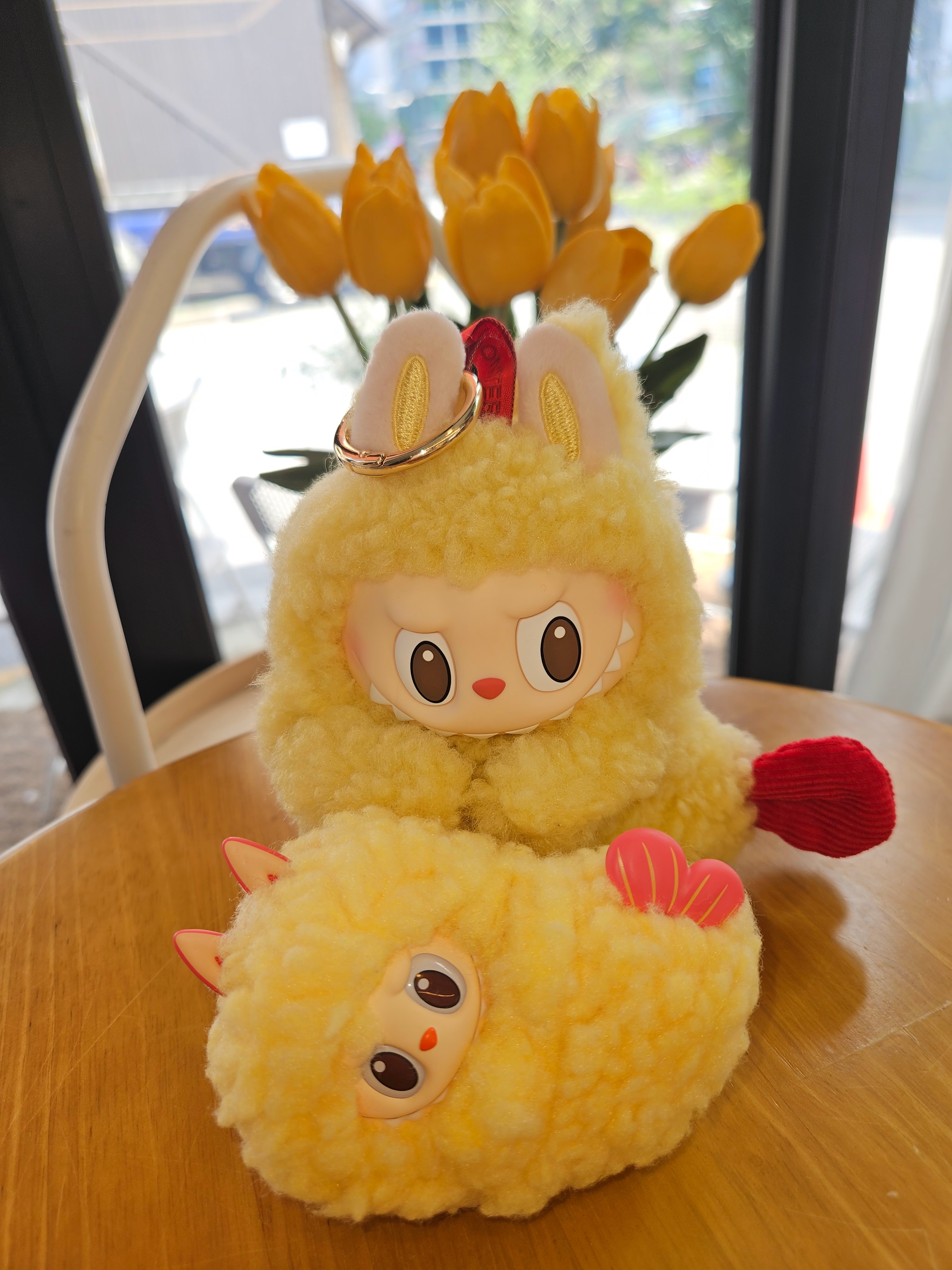 Pop Mart Labubu The Monsters Wacky Mart Series Earphone Case, Pop Mart Labubu The Monsters Wacky Mart Series Figures Fried Shrimp (Opened Case) 착용 스타일 - 2
