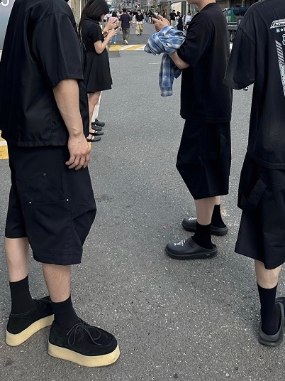 Nonnod Side Cargo Shorts Beige, Nonnod Alpine Carpenter Shorts Black 착용 스타일 - 4