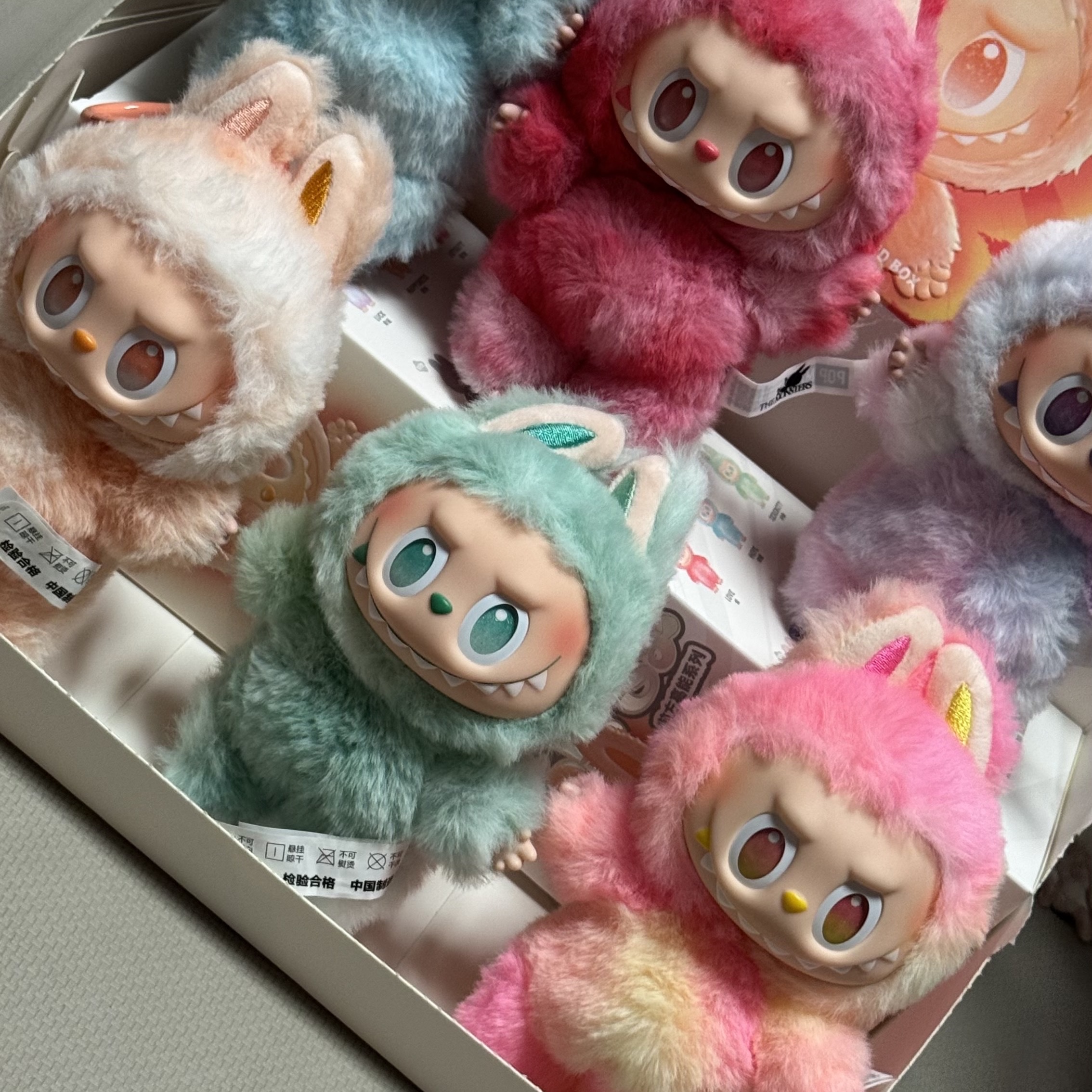 Pop Mart Labubu The Monsters Highlight Series Sealed Case (6 Blind Boxes) 착용 스타일 - 3