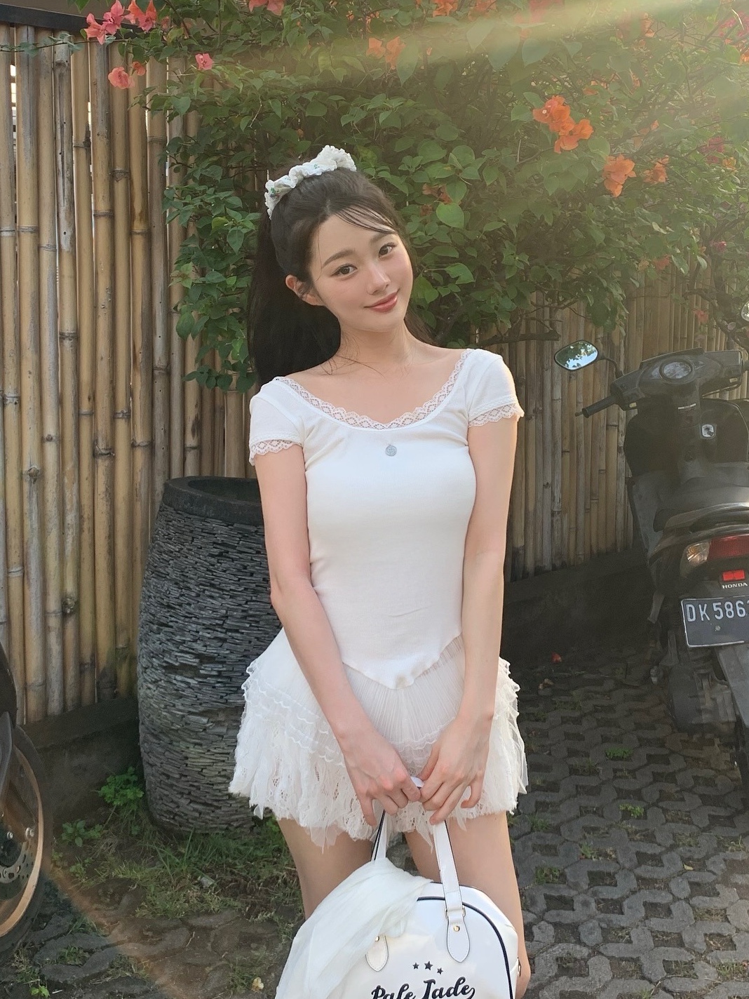 Don't Ask My Plan Square Neck Lace Frill Top-White, Don't Ask My Plan Lace Frill Floral Shorts - WHITE 착용 스타일 - 1