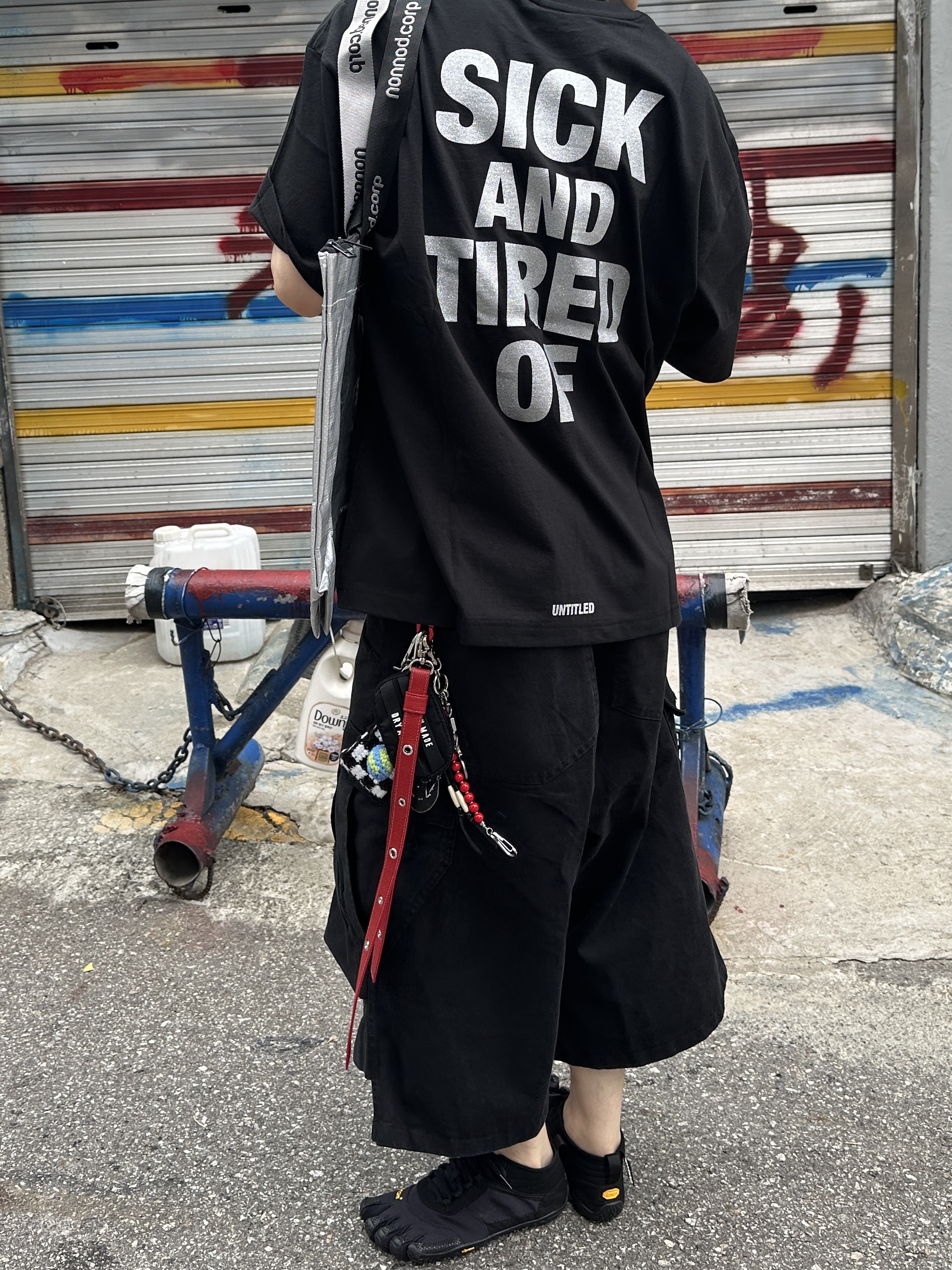 Nonnod Side Cargo Shorts Vintage Black, Aoiro 6-Panel Bone A/N Cap Black 착용 스타일 - 3