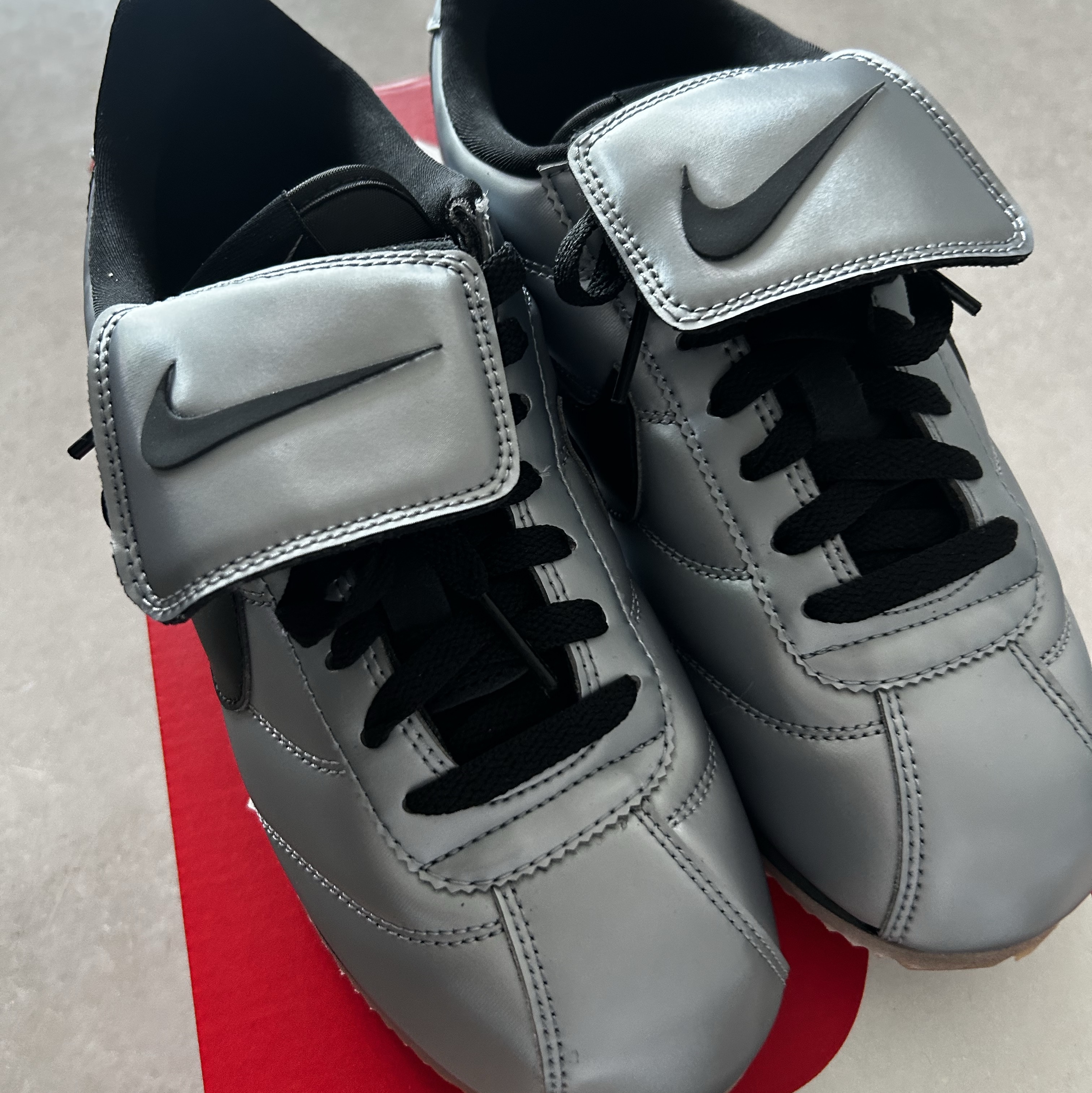 Nike Cortez Leather SE Metallic Cool Grey Black 착용 스타일