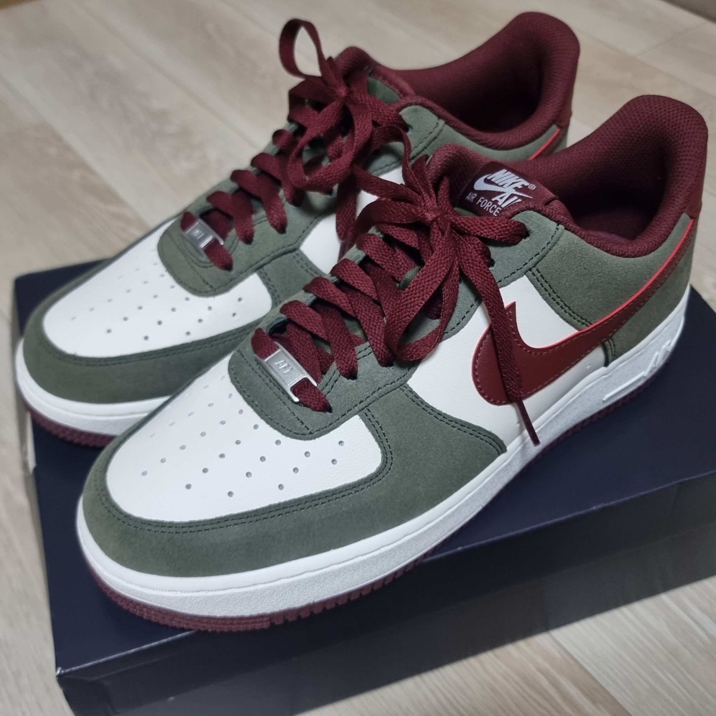 Nike Air Force 1 '07 LV8 Cargo Khaki Pale Ivory 착용 스타일