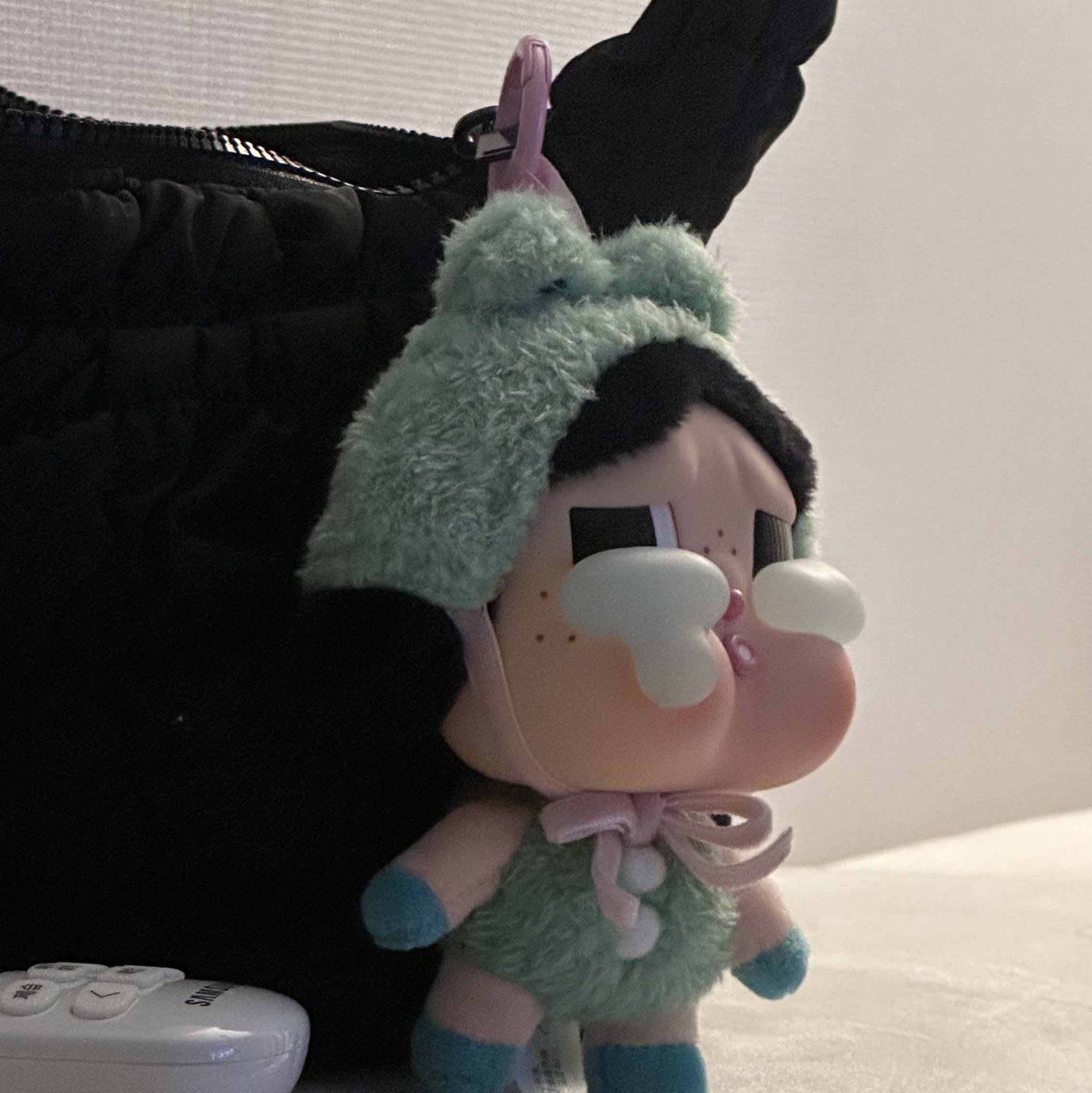 Pop Mart Crybaby Crying Again Series Plush Keyring Sealed Case (1 Blind Box), Monamhee x 10 Corso Como Bianco Keyring Black 착용 스타일 - 1