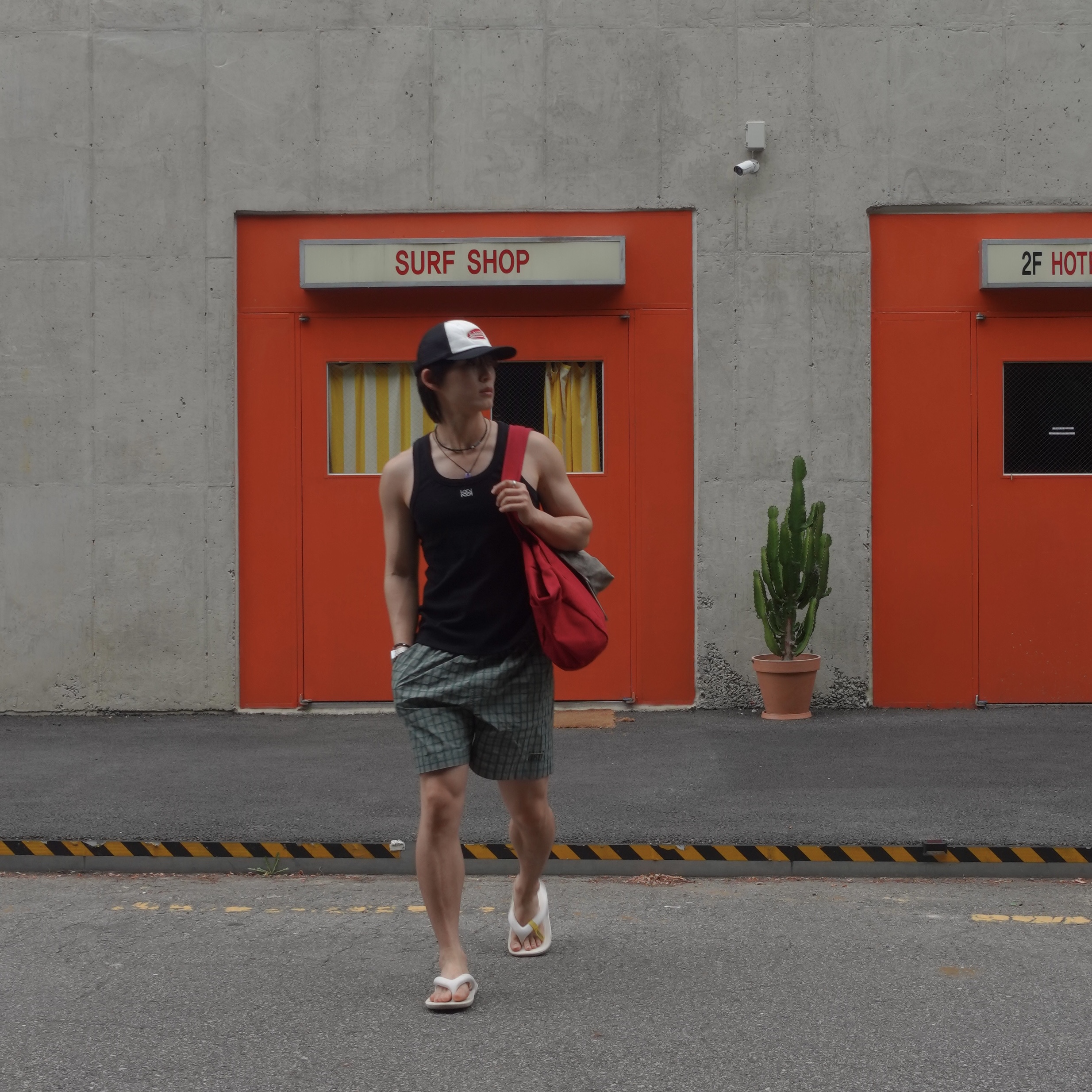 Taw&Toe Flip Flop Zerovity Flat White 착용 스타일 - 1