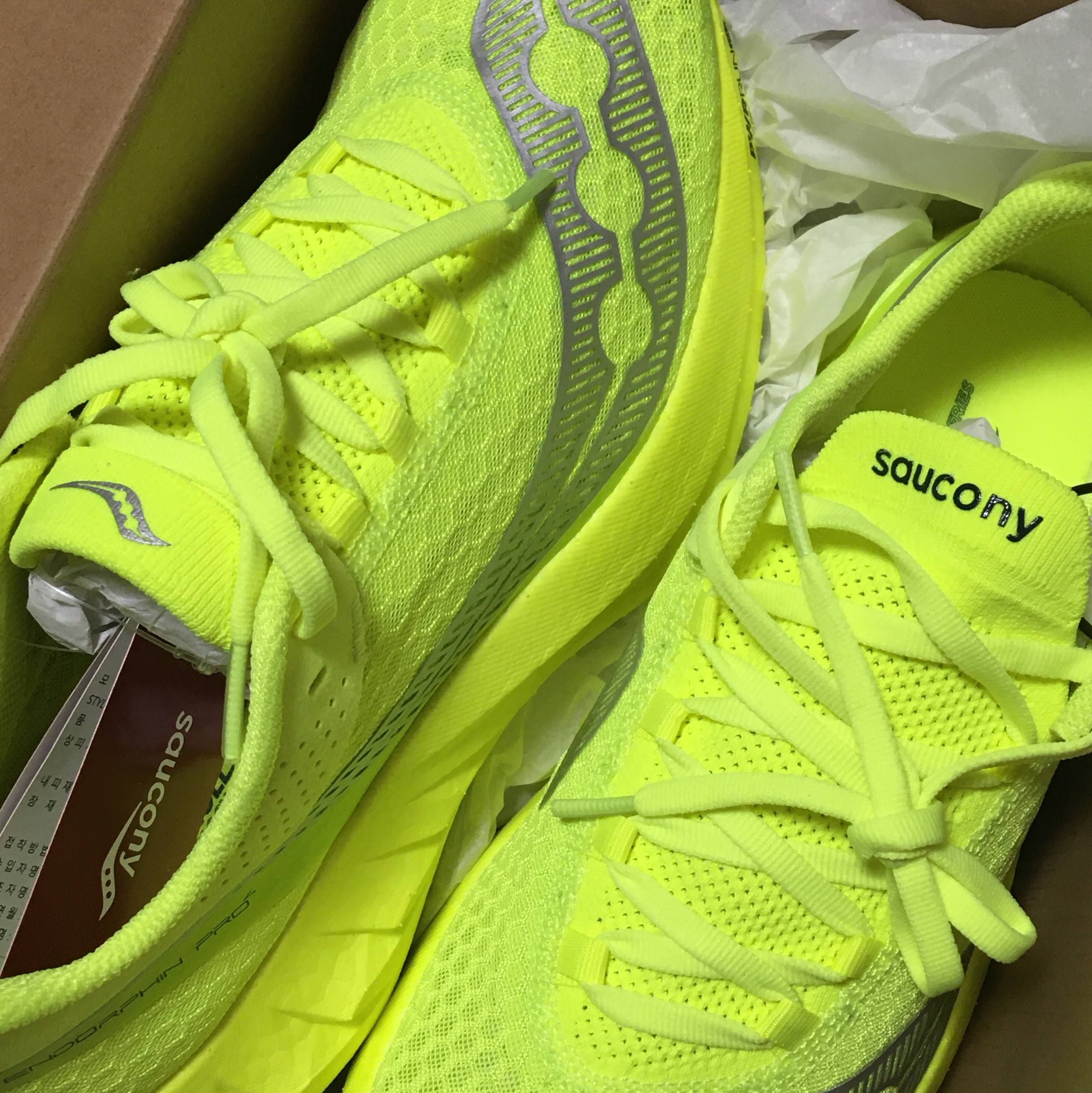 Saucony Endorphin Pro 4 Citron Silver 착용 스타일