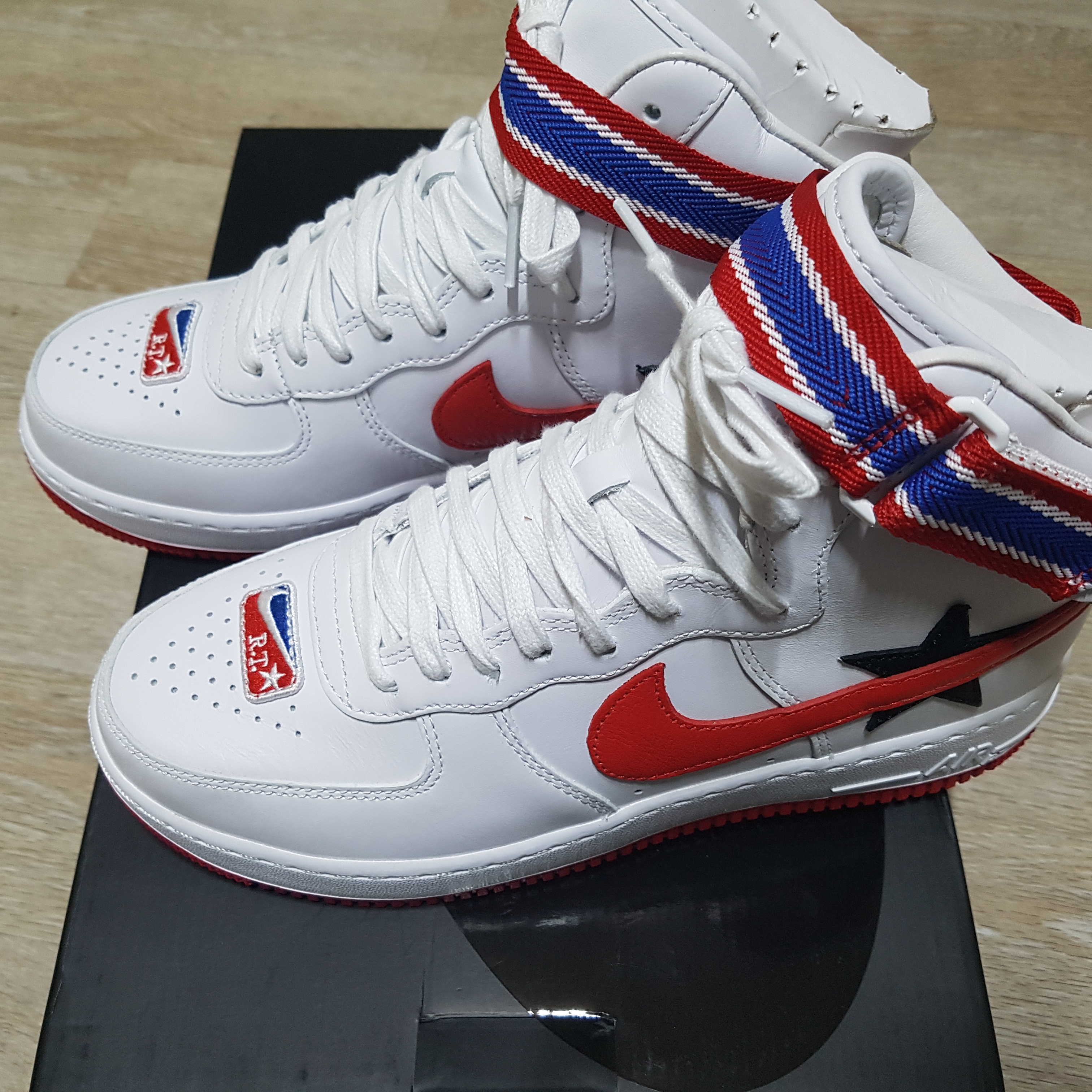 Nike x Riccardo Tisci Air Force 1 High White University Red 착용 스타일
