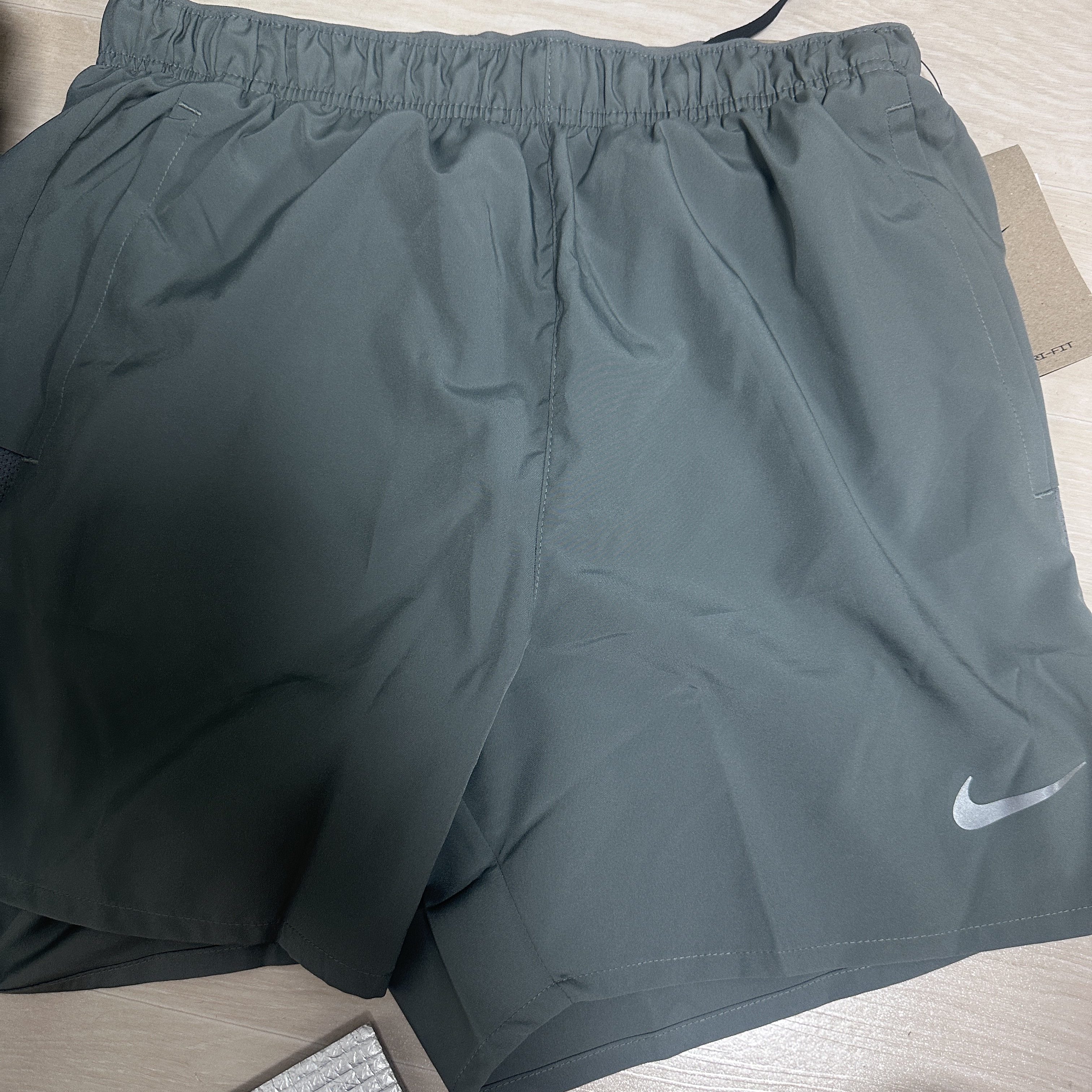 Nike Dri-Fit Challenger 5 Inch Brief Lined Versatile Shorts Smoke Grey - Asia 착용 스타일