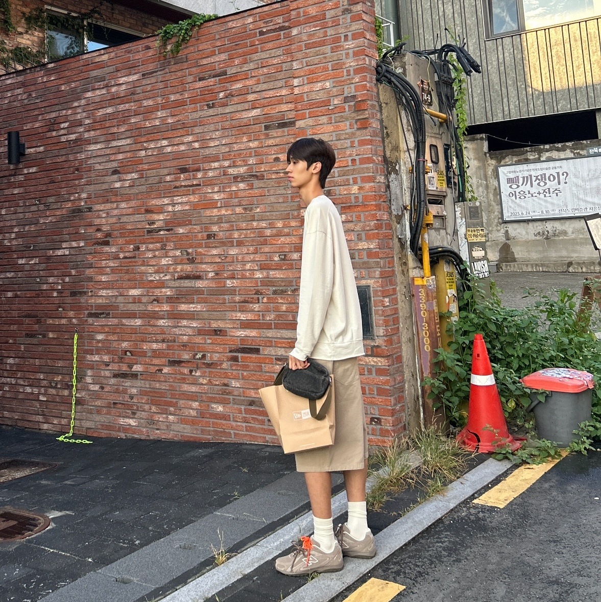 New Balance 204L Suede Mushroom Arid Stone 착용 스타일 - 1