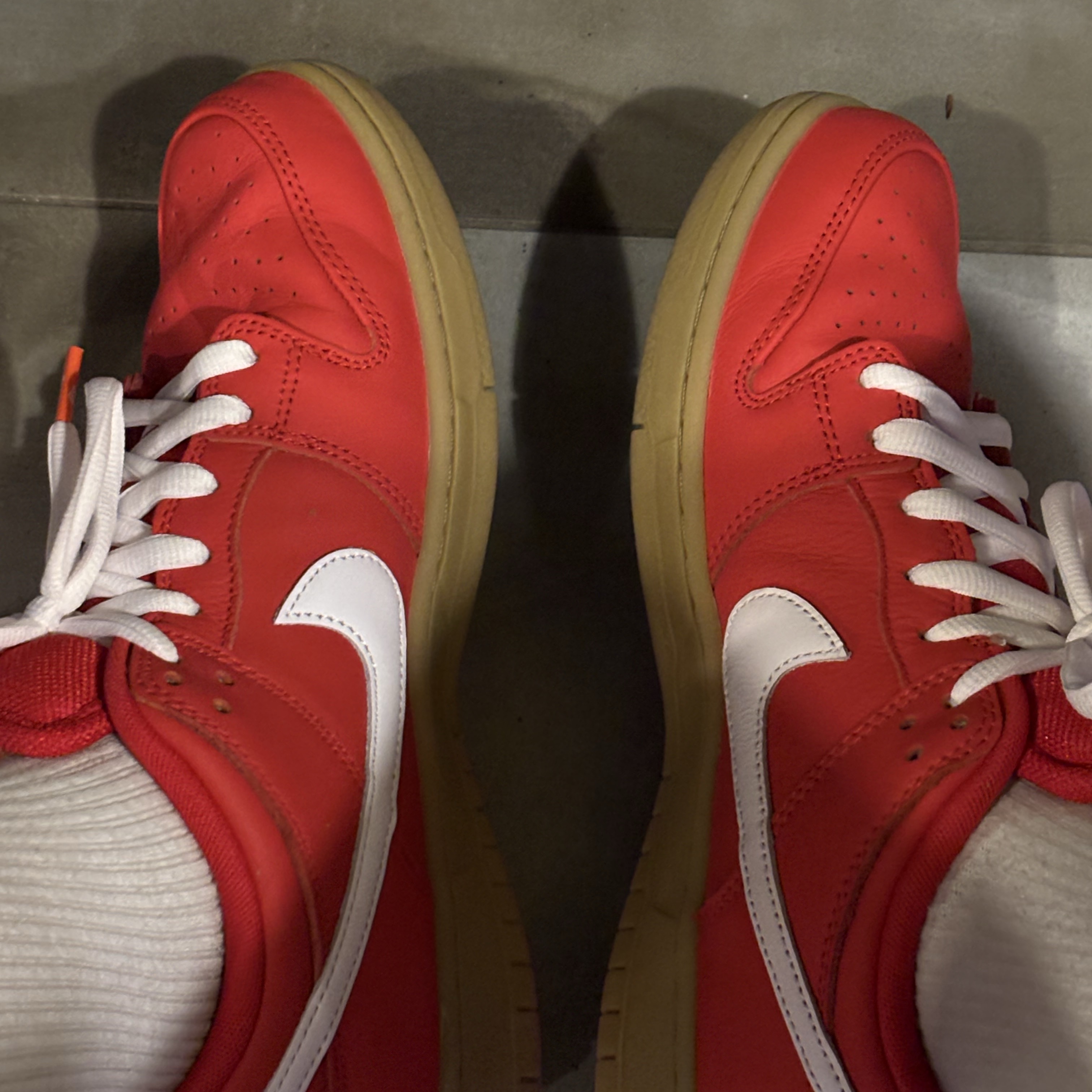 Nike SB Dunk Low Pro University Red White 착용 스타일