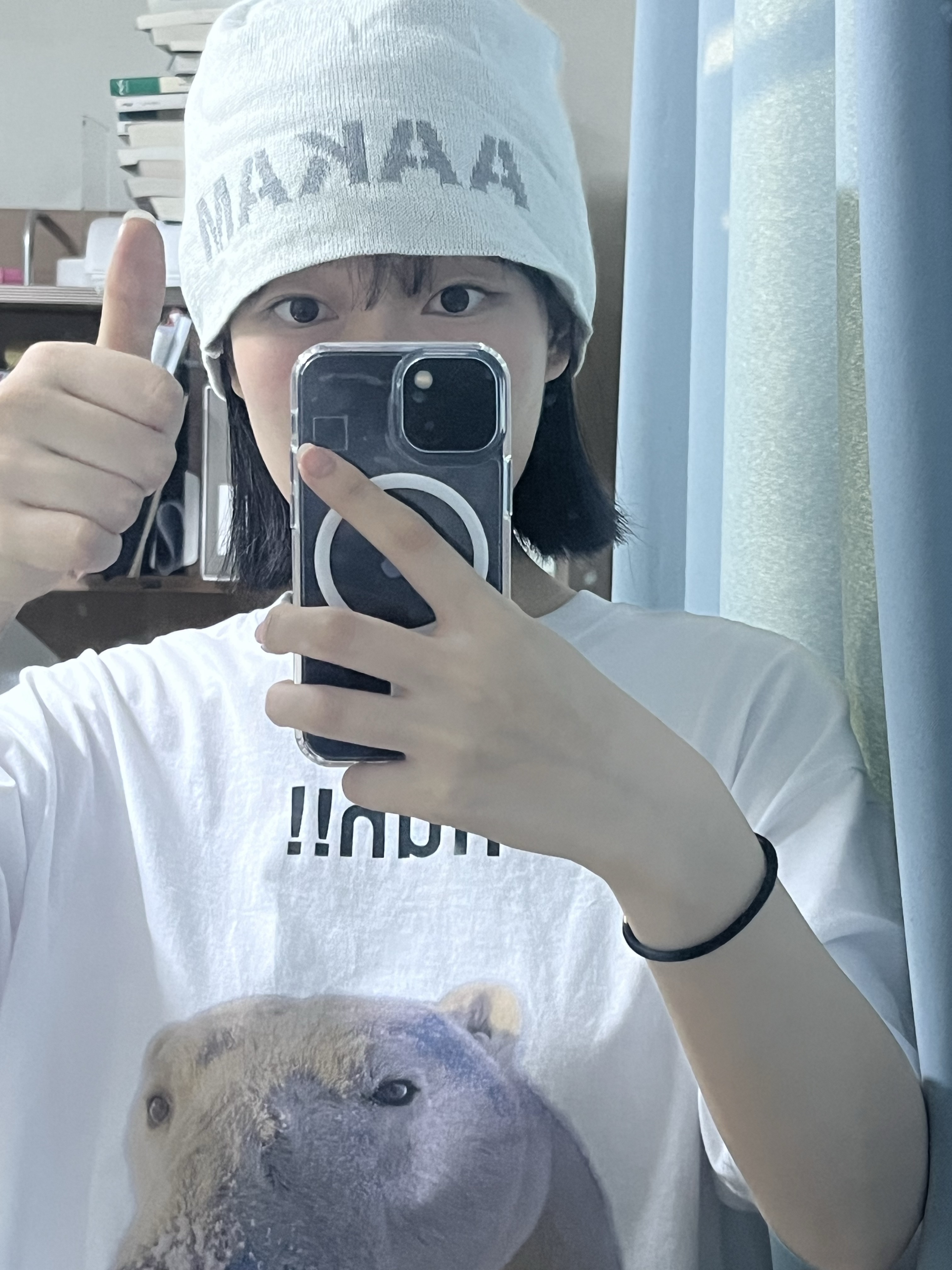 Suade Huh Tee White 착용 스타일 - 2