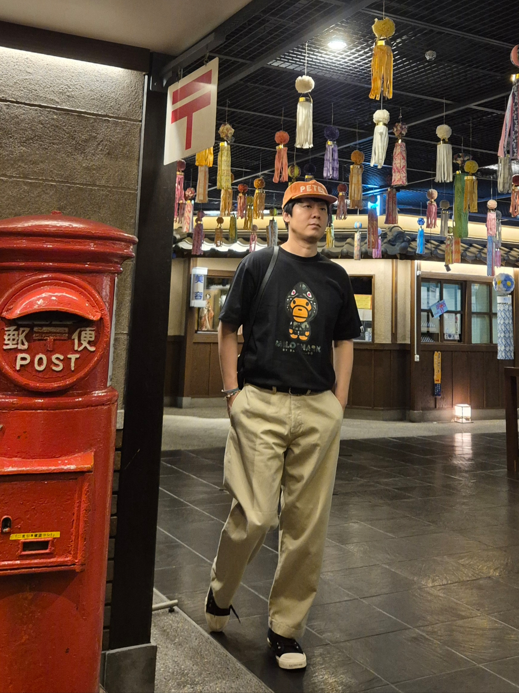 BAPE 1st Camo Milo Shark FZH T-Shirt Black Green, Supreme Chino Pants Tan - 25SS 착용 스타일 - 2