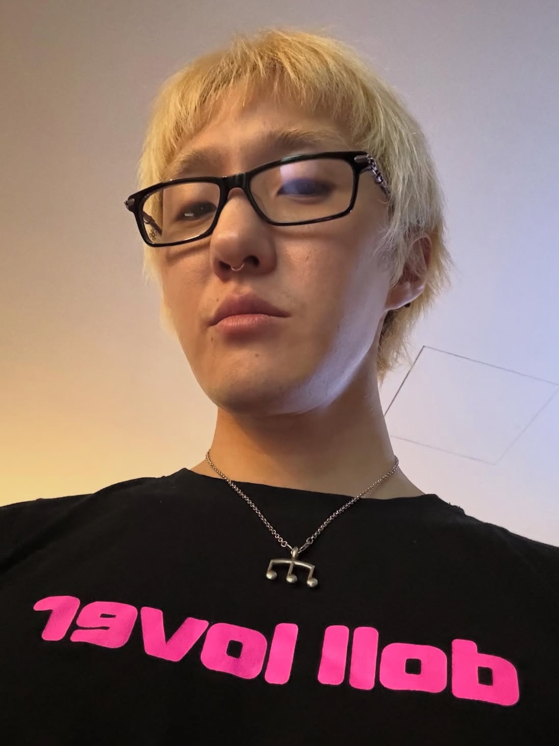Dollava Doll Lover T-Shirt Black 착용 스타일