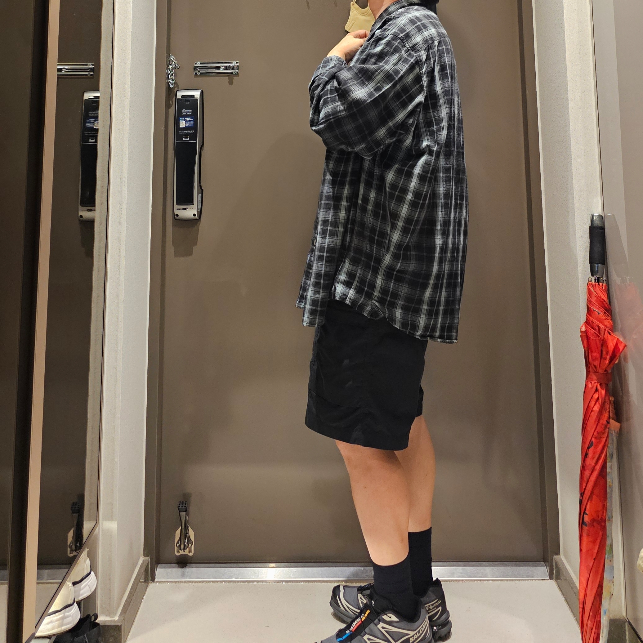 Salomon XT-6 Gore-Tex Black Ebony 착용 스타일 - 2