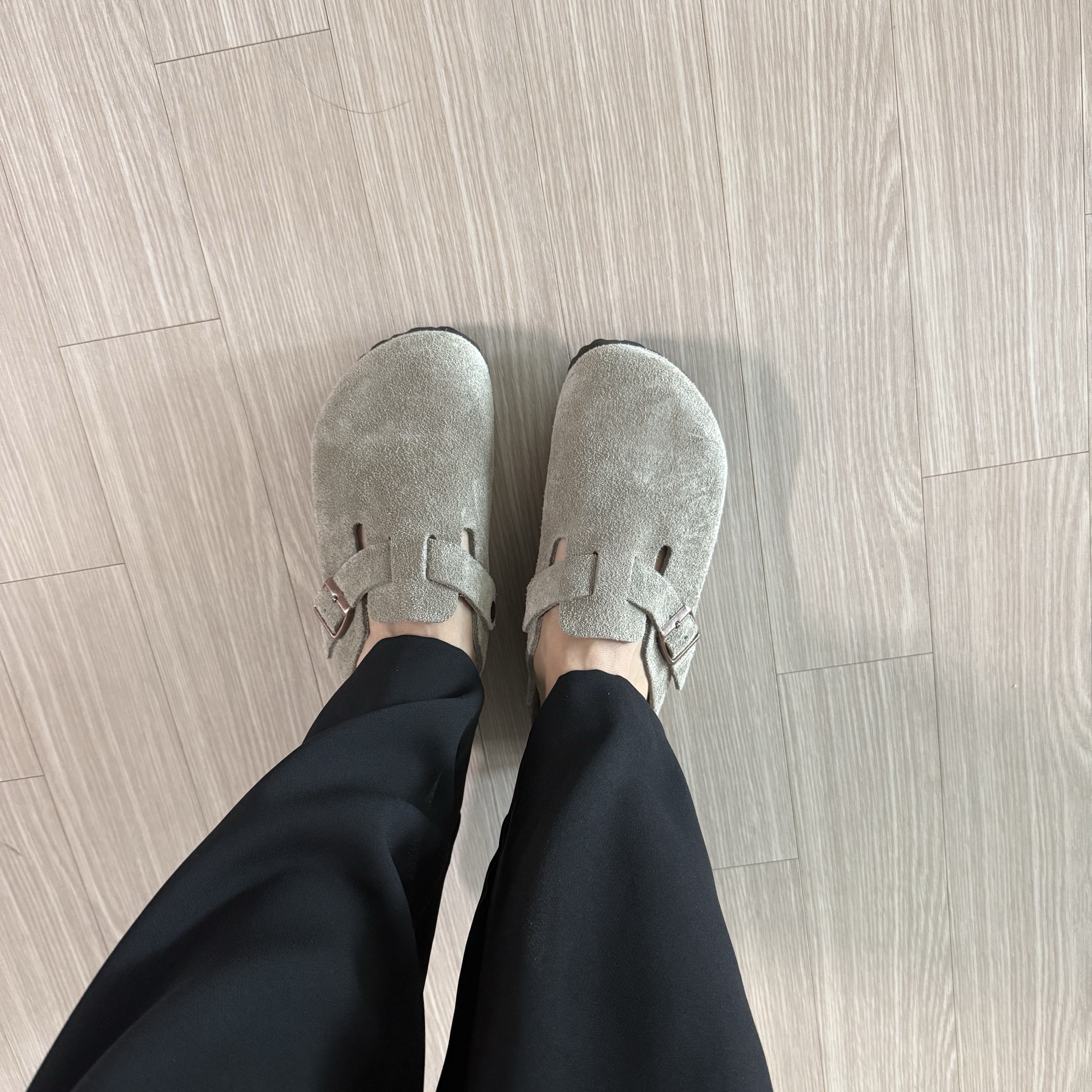 Birkenstock Boston Soft Footbed Taupe - Narrow 착용 스타일 - 2