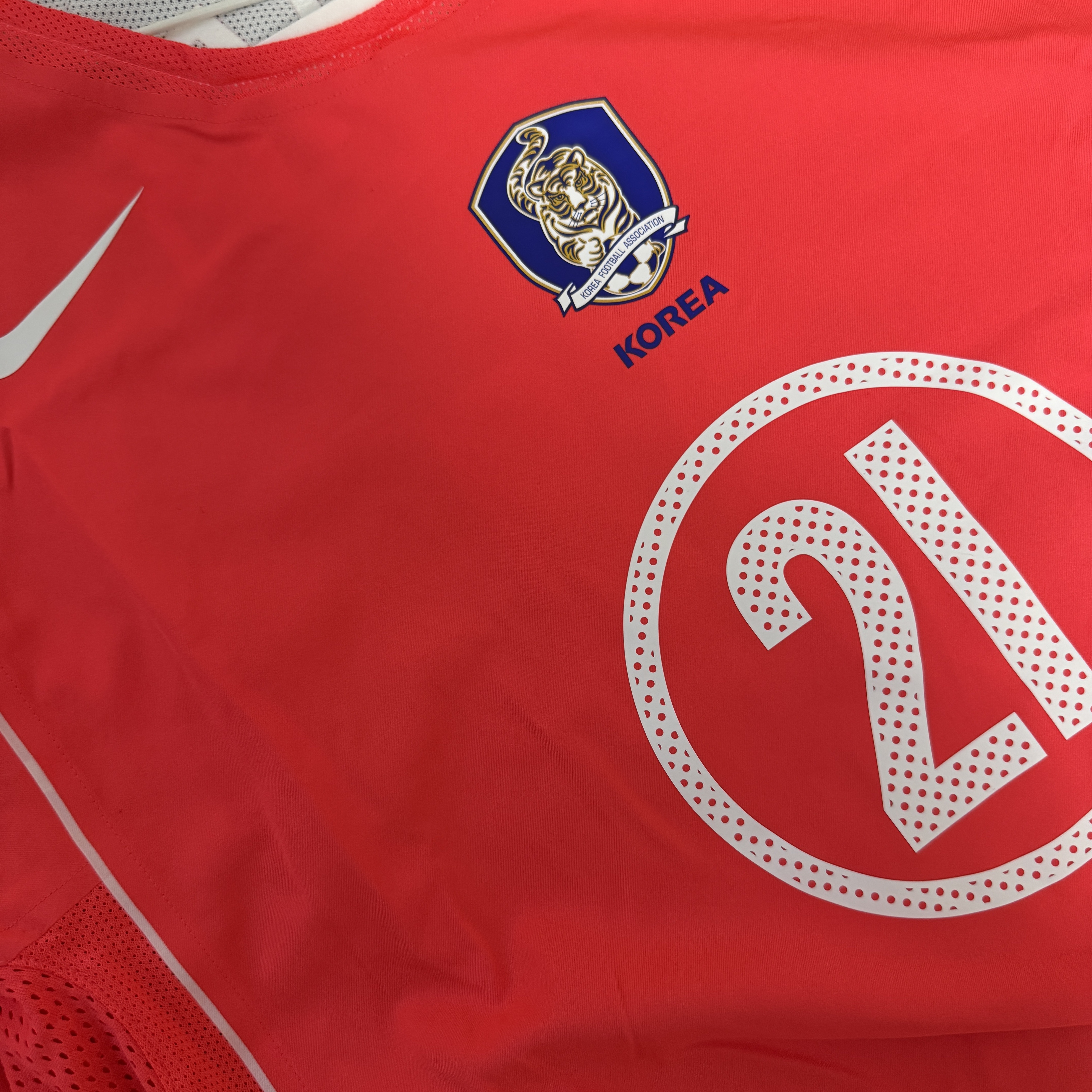 Nike Park Ji-Sung South Korea 2004 Total 90 Reissue Soccer Replica Jersey (Marking Ver.) 착용 스타일 - 1
