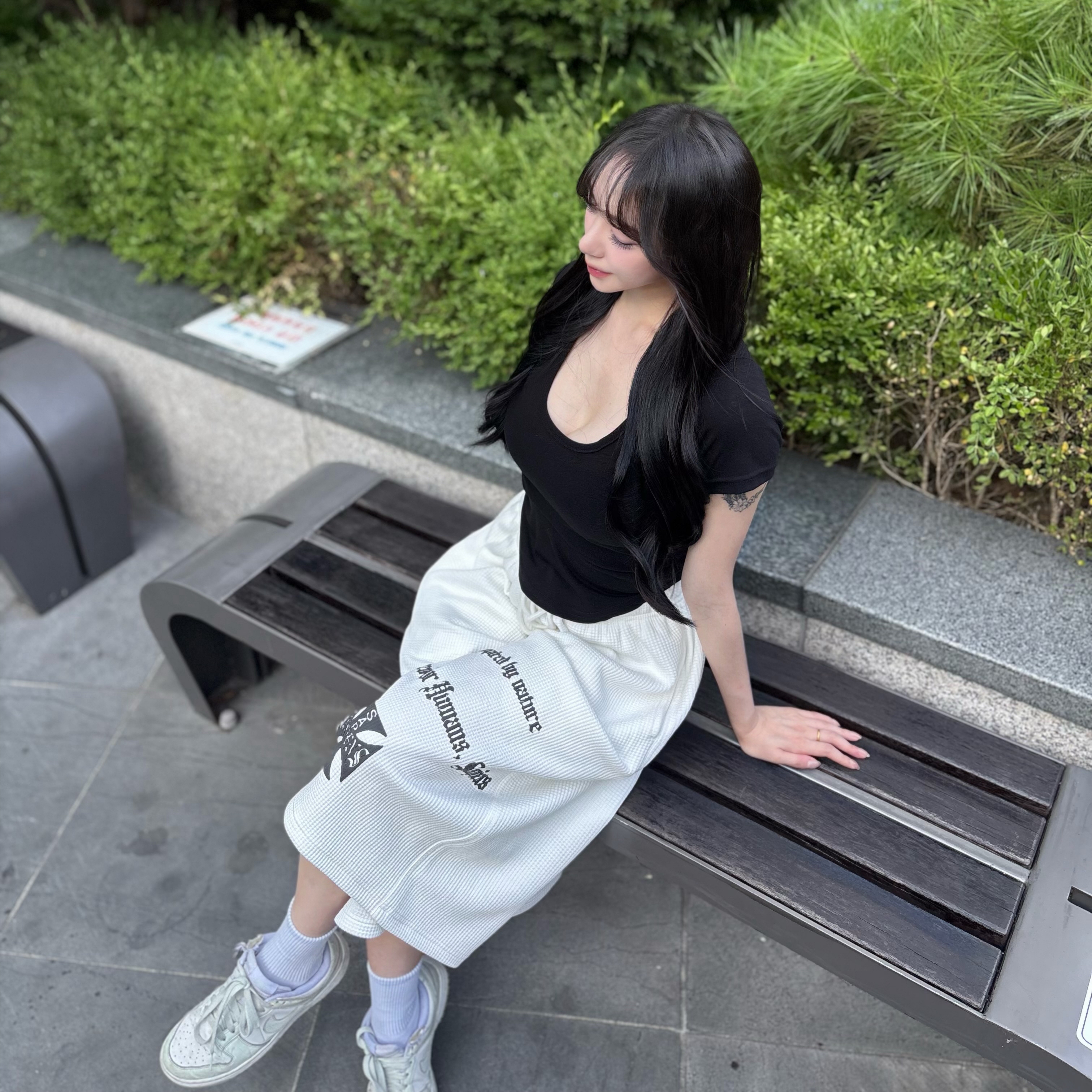[KREAM 단독][예약 배송] Sapiens Engineered Waffle Over Fit Shorts White 착용 스타일 - 1