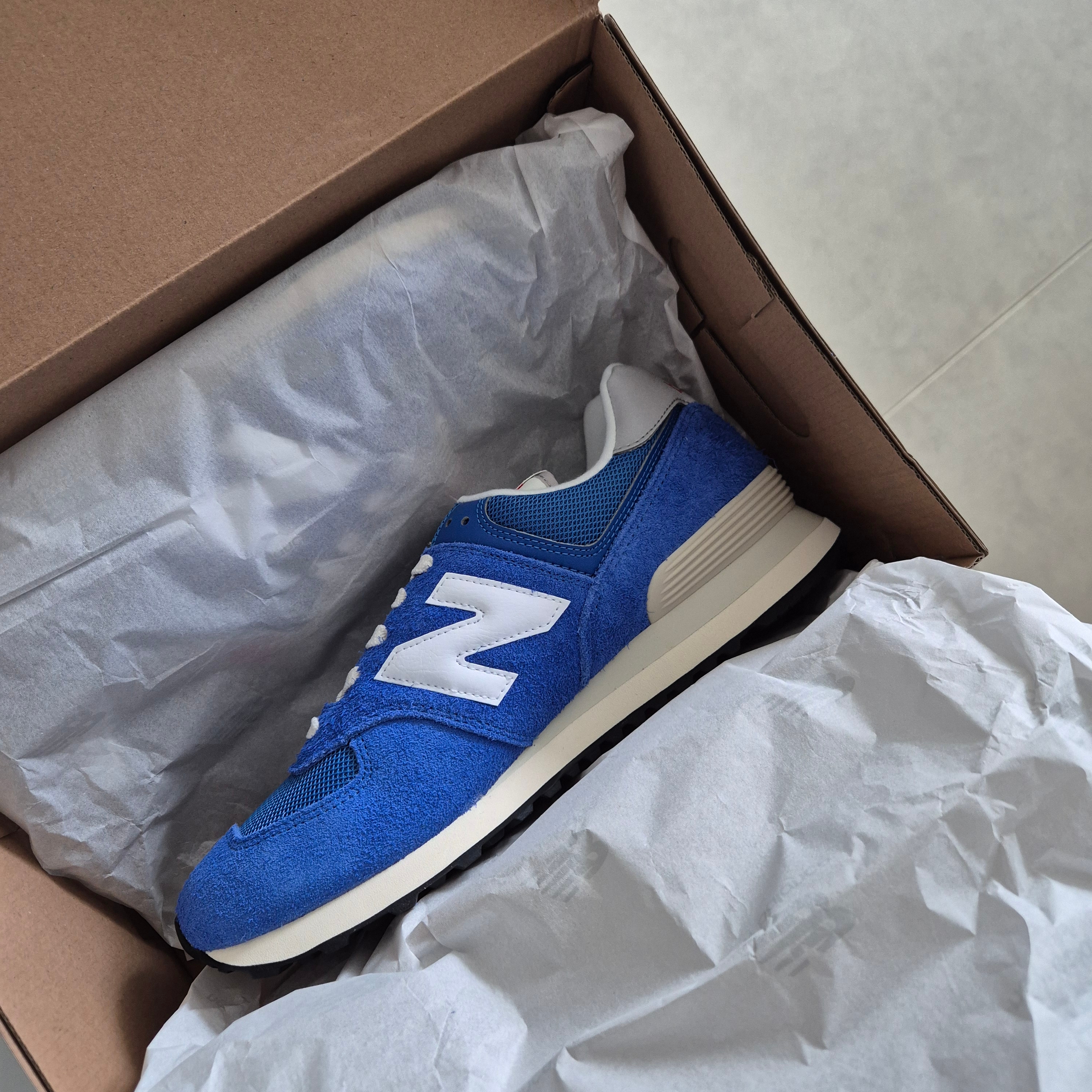 New Balance 574 Heritage Blue White 착용 스타일 - 1