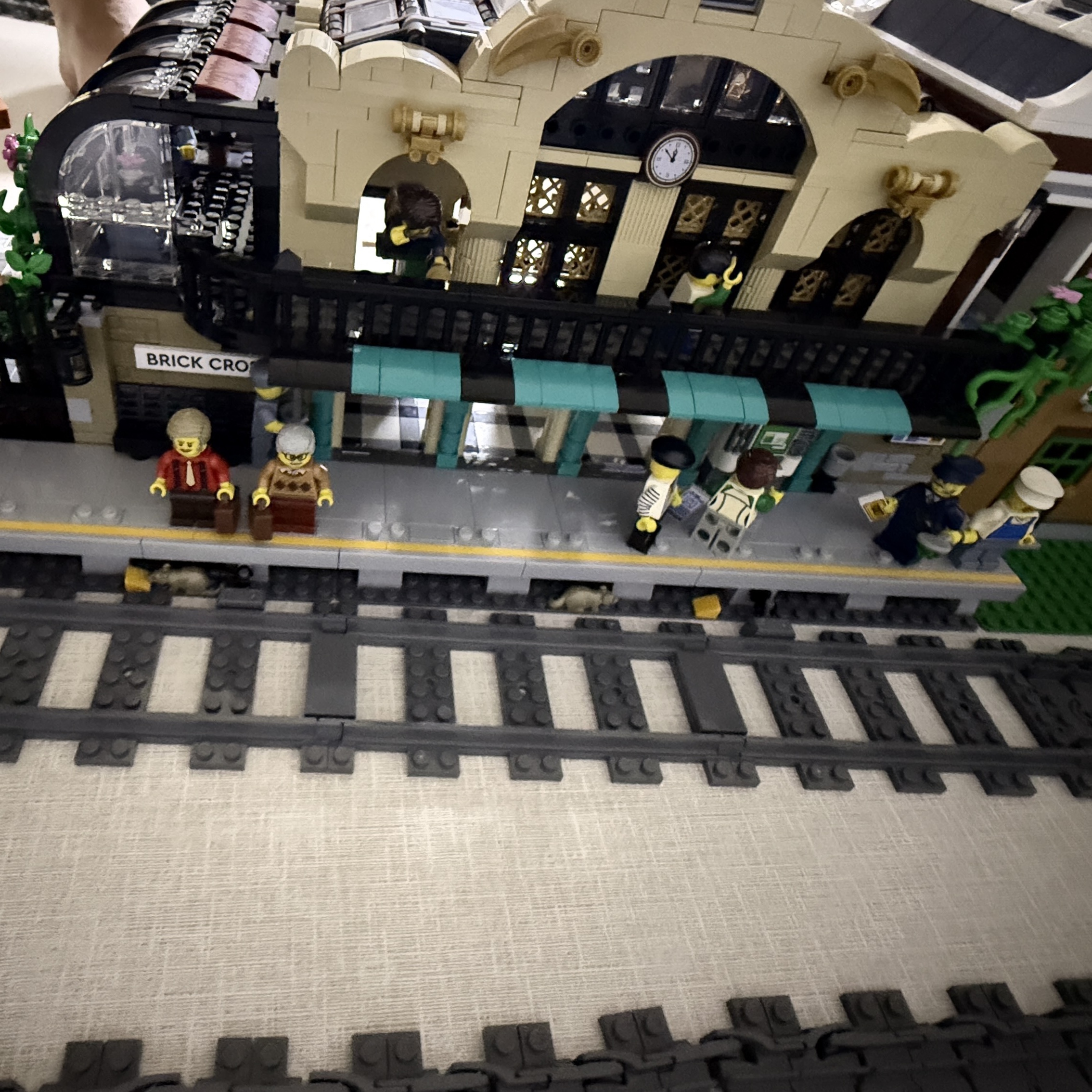 Lego Brick Cross Train Station 착용 스타일 - 2