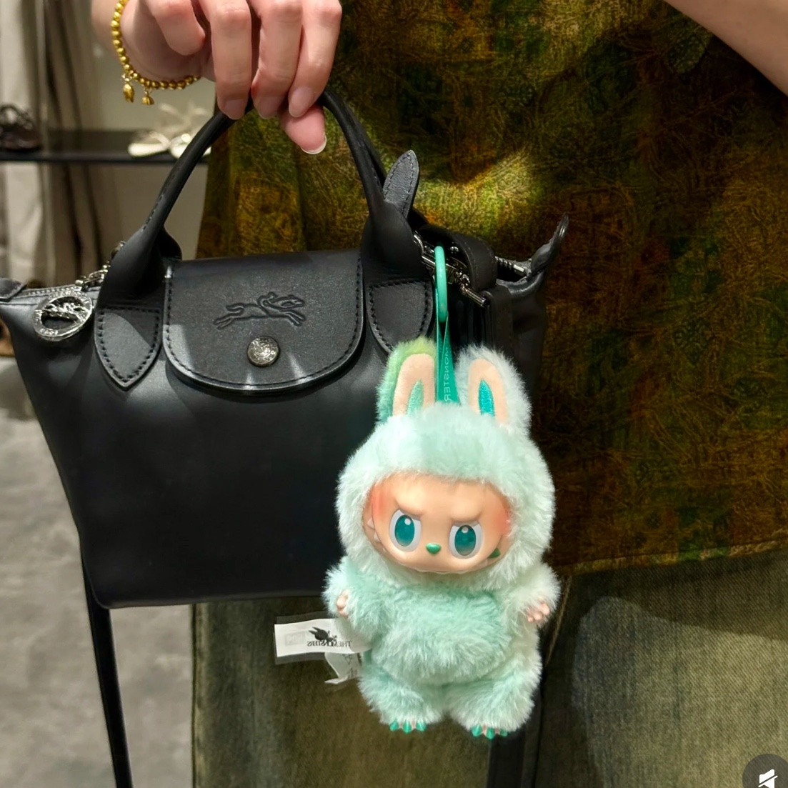Pop Mart Labubu The Monsters Highlight Series Serenity Keyring (Opened Case) 착용 스타일