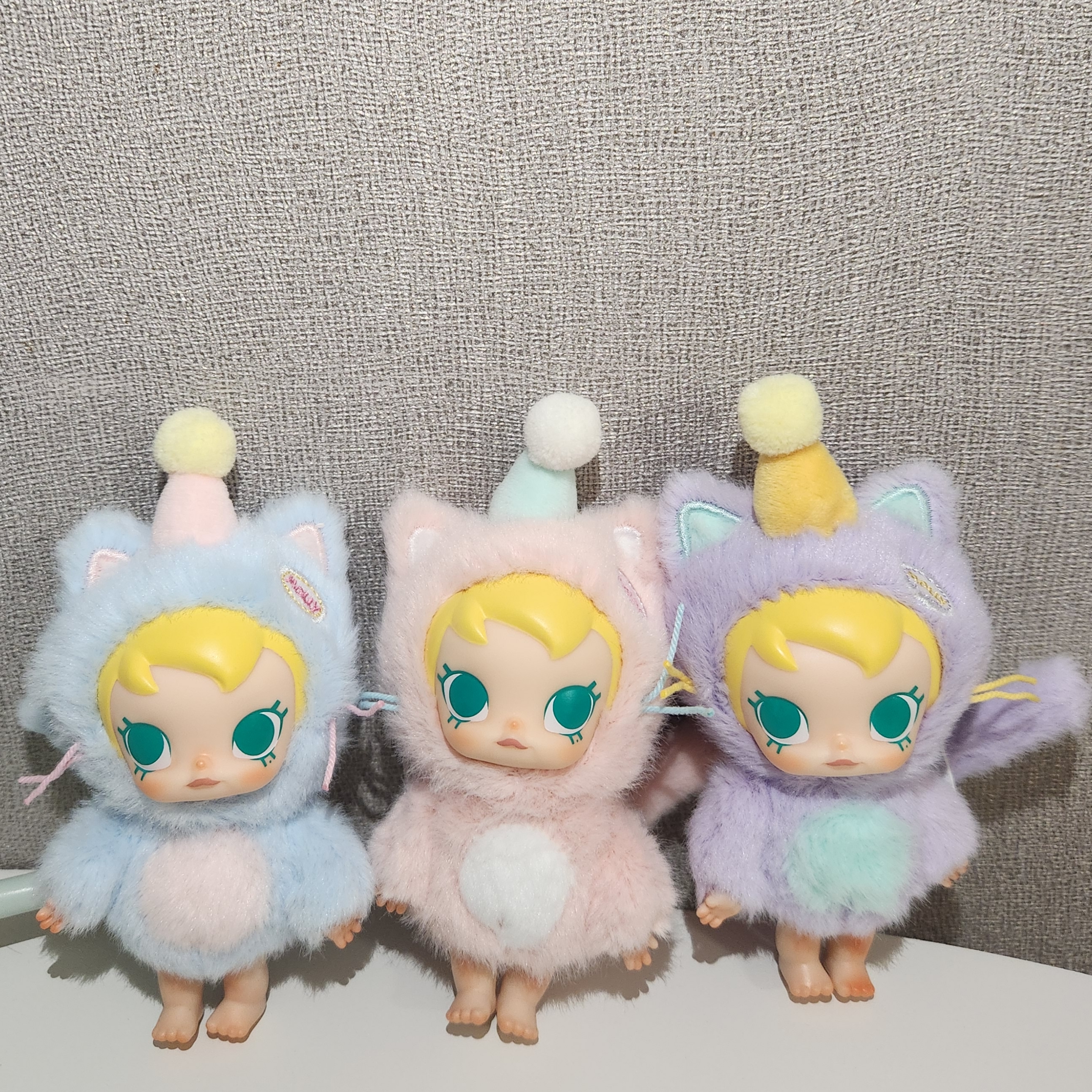 Pop Mart Baby Molly Pocket Friends Series Vinyl Plush Pendant Leave Me Alone (Opened Case), Pop Mart Baby Molly Pocket Friends Series Vinyl Plush Pendant Who's the Good Girl (Opened Case) 착용 스타일