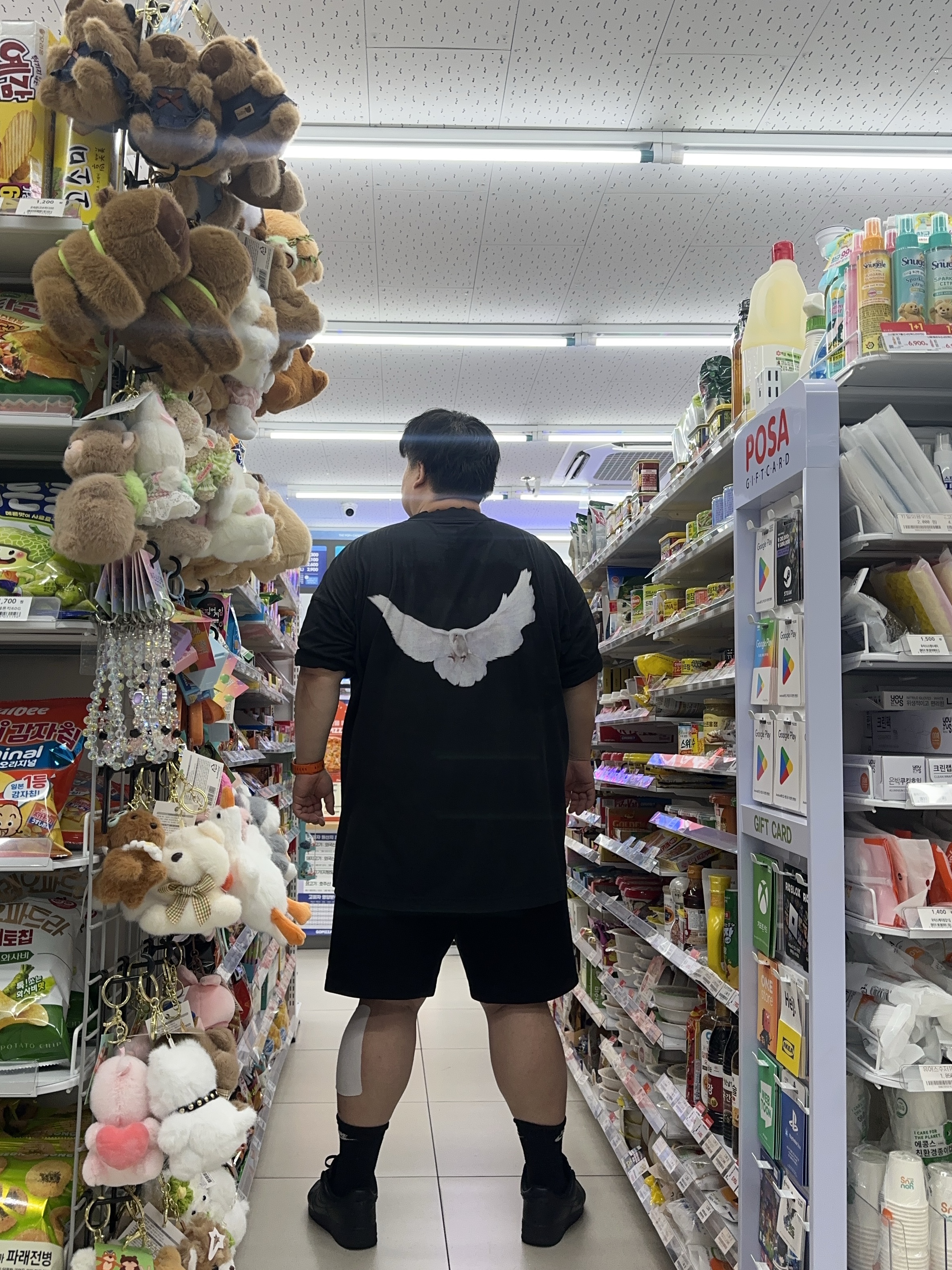 Essentials Fleece Soccer Short Black - 24FW, Yeezy Gap Engineered By Balenciaga Dove 3/4 Sleeve T-Shirt Black 착용 스타일
