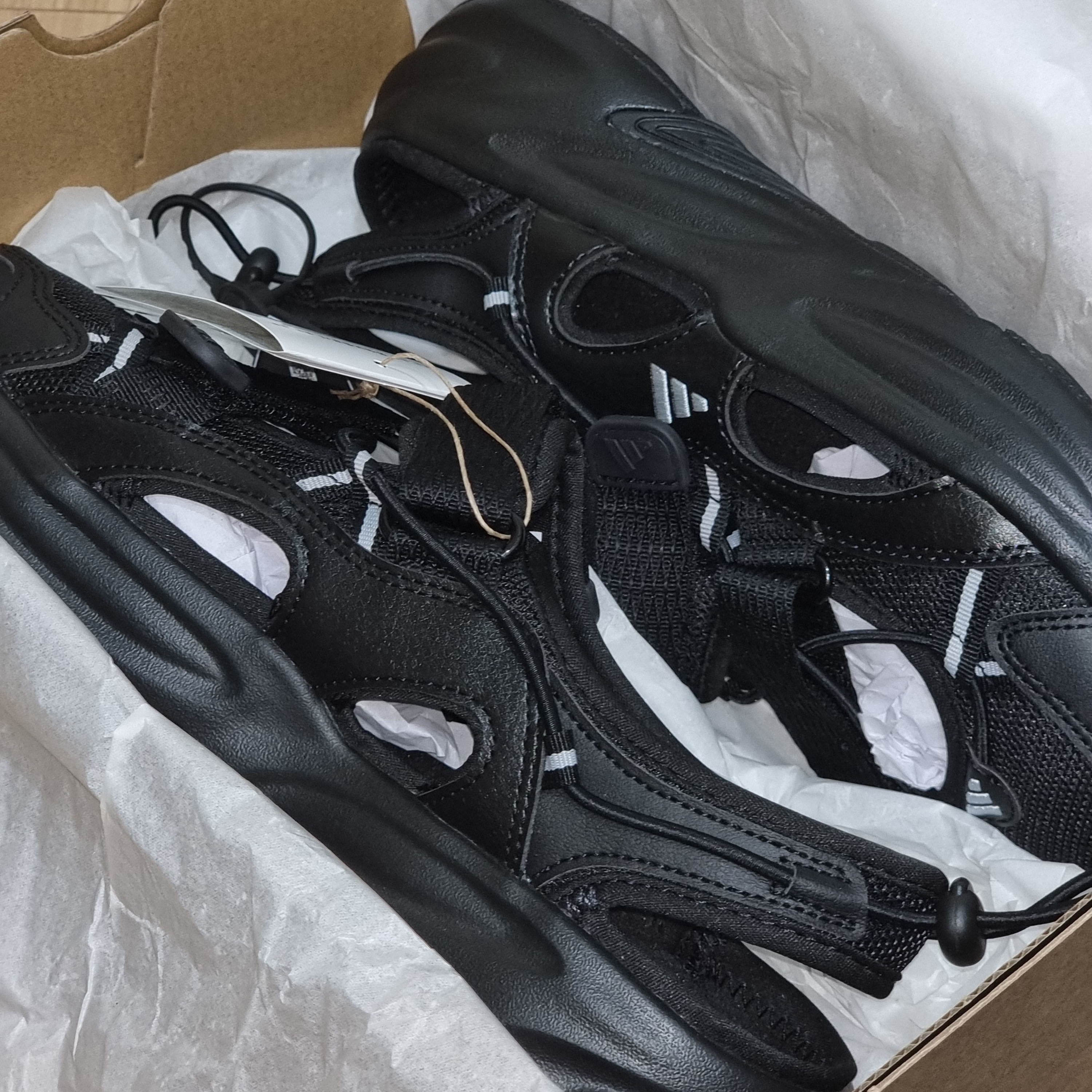 (W) Adidas Ozwave Sandal Core Black Silver Metallic 착용 스타일