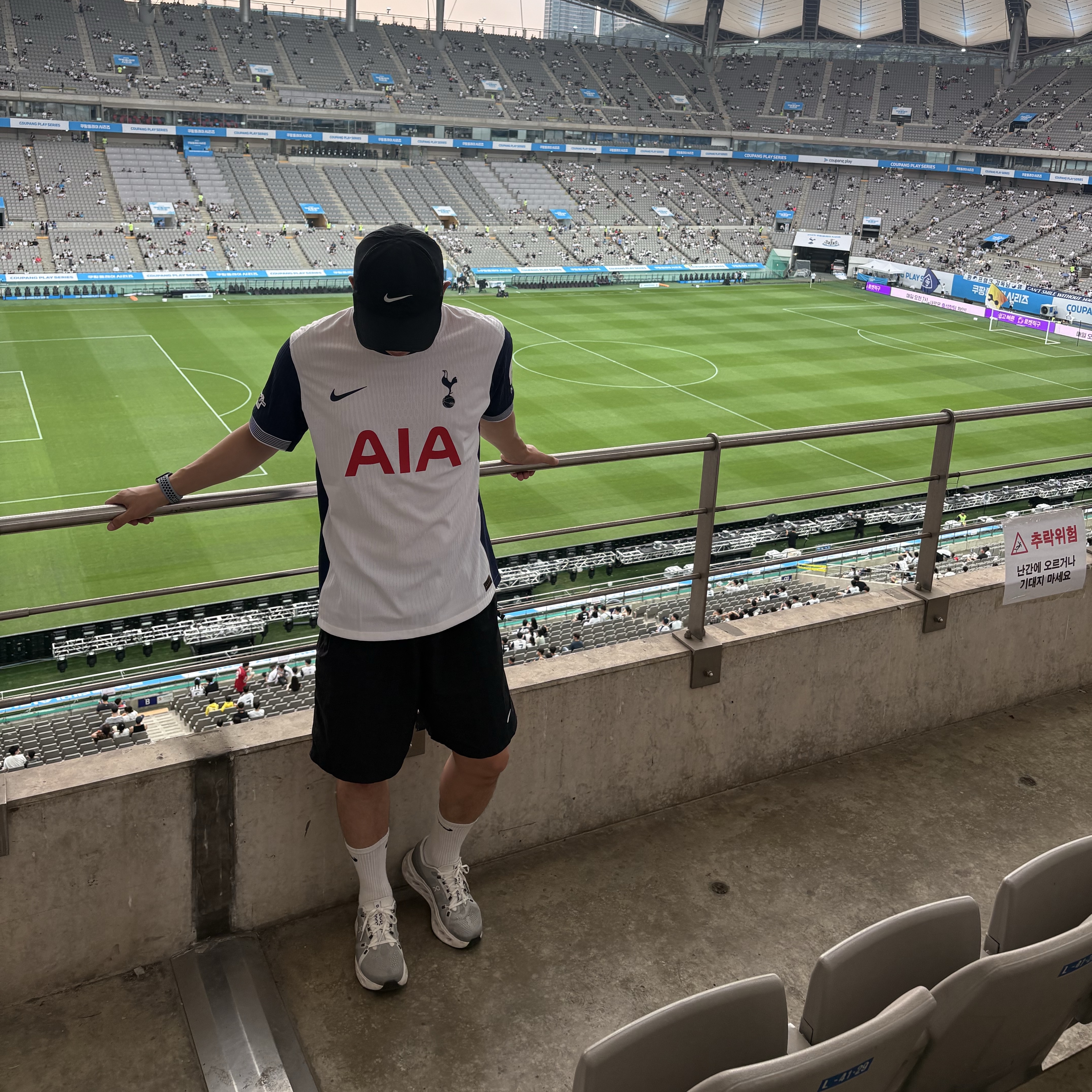 Nike Tottenham Hotspur 2024/25 Dri-Fit ADV Match Home Authentic Jersey White (Non Marking Ver.), On Running Cloudeclipse Alloy White 착용 스타일 - 1