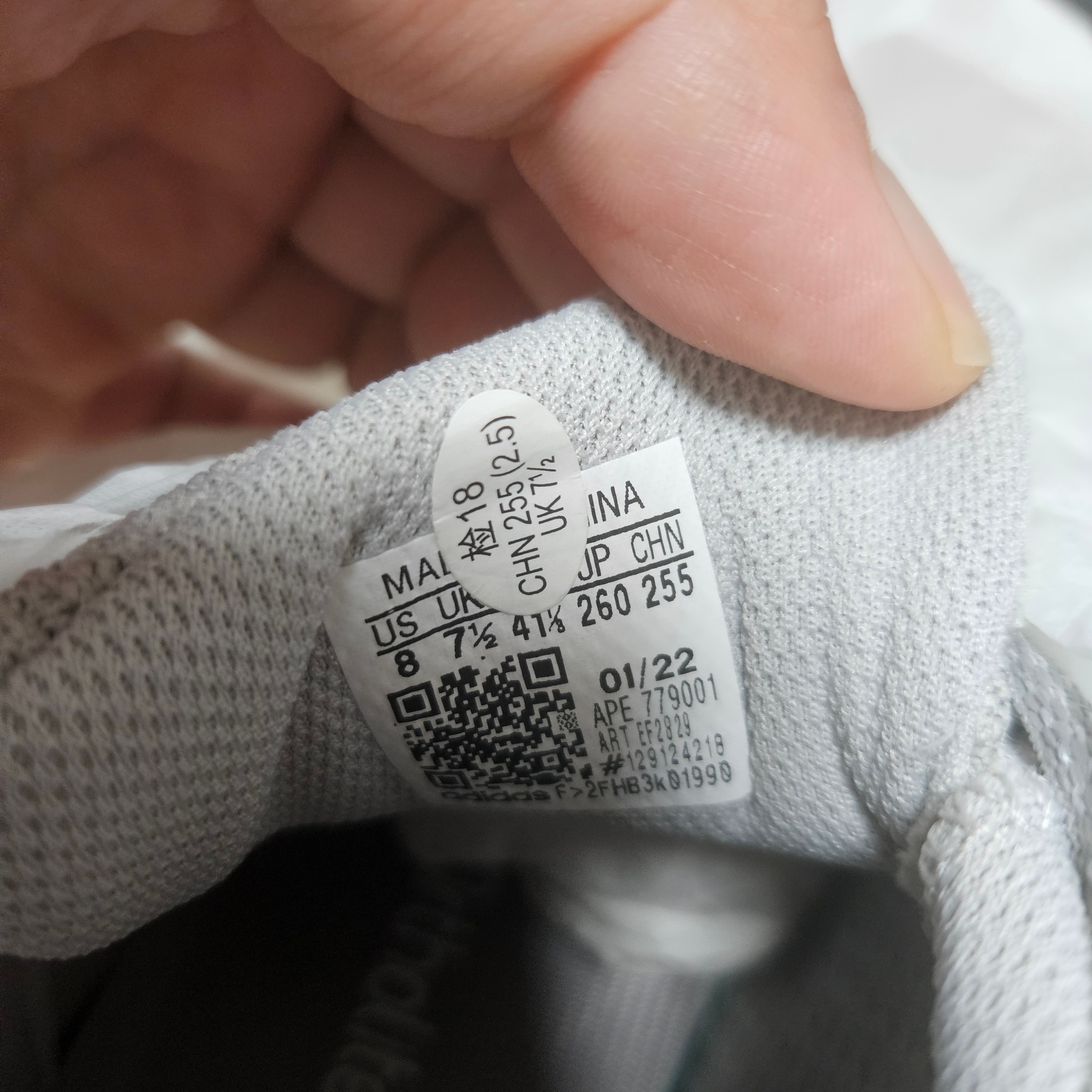 Adidas Yeezy Boost 700 V2 Static 2022 착용 스타일 - 2