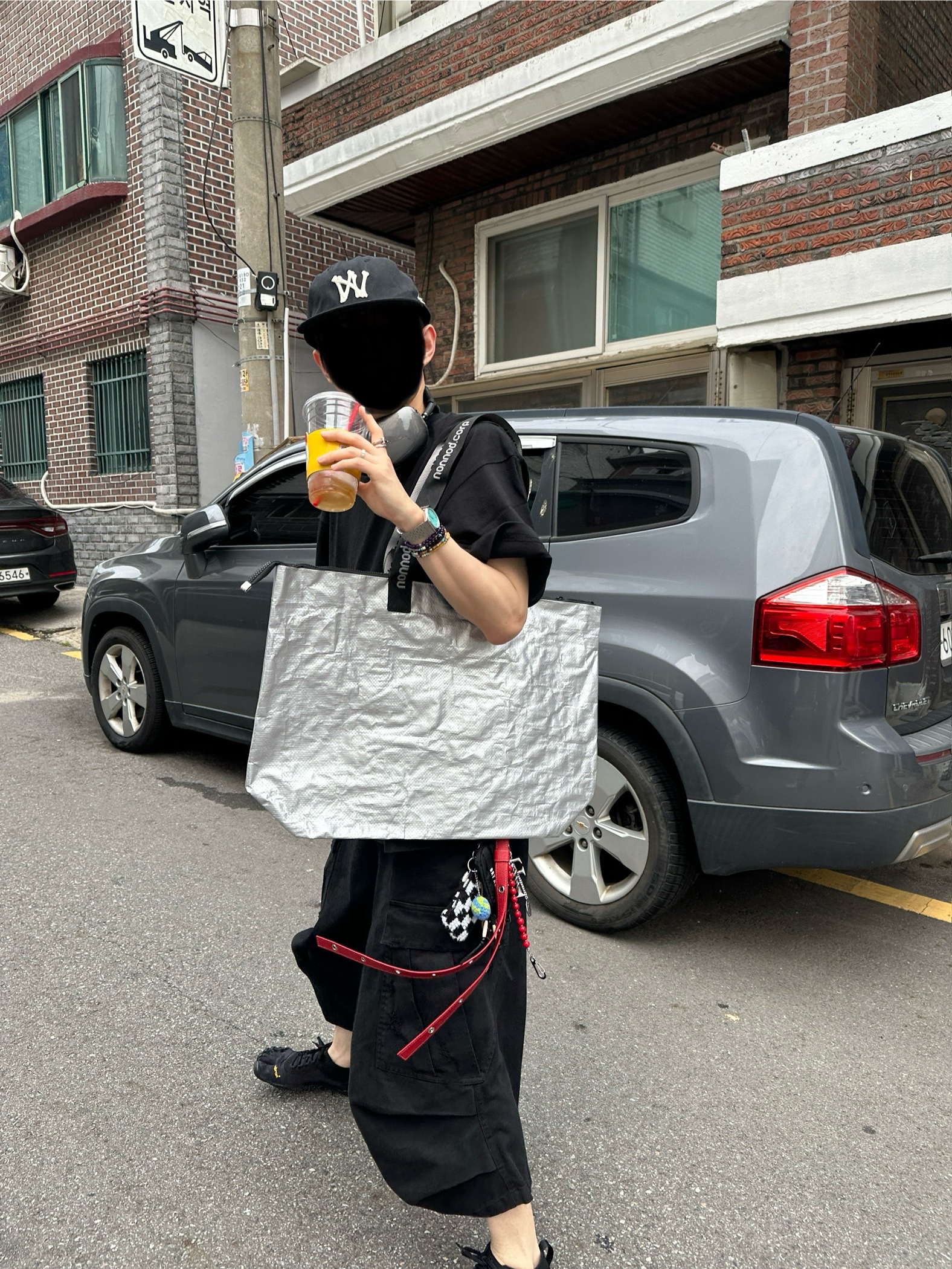 Nonnod Side Cargo Shorts Vintage Black, Aoiro 6-Panel Bone A/N Cap Black 착용 스타일 - 5