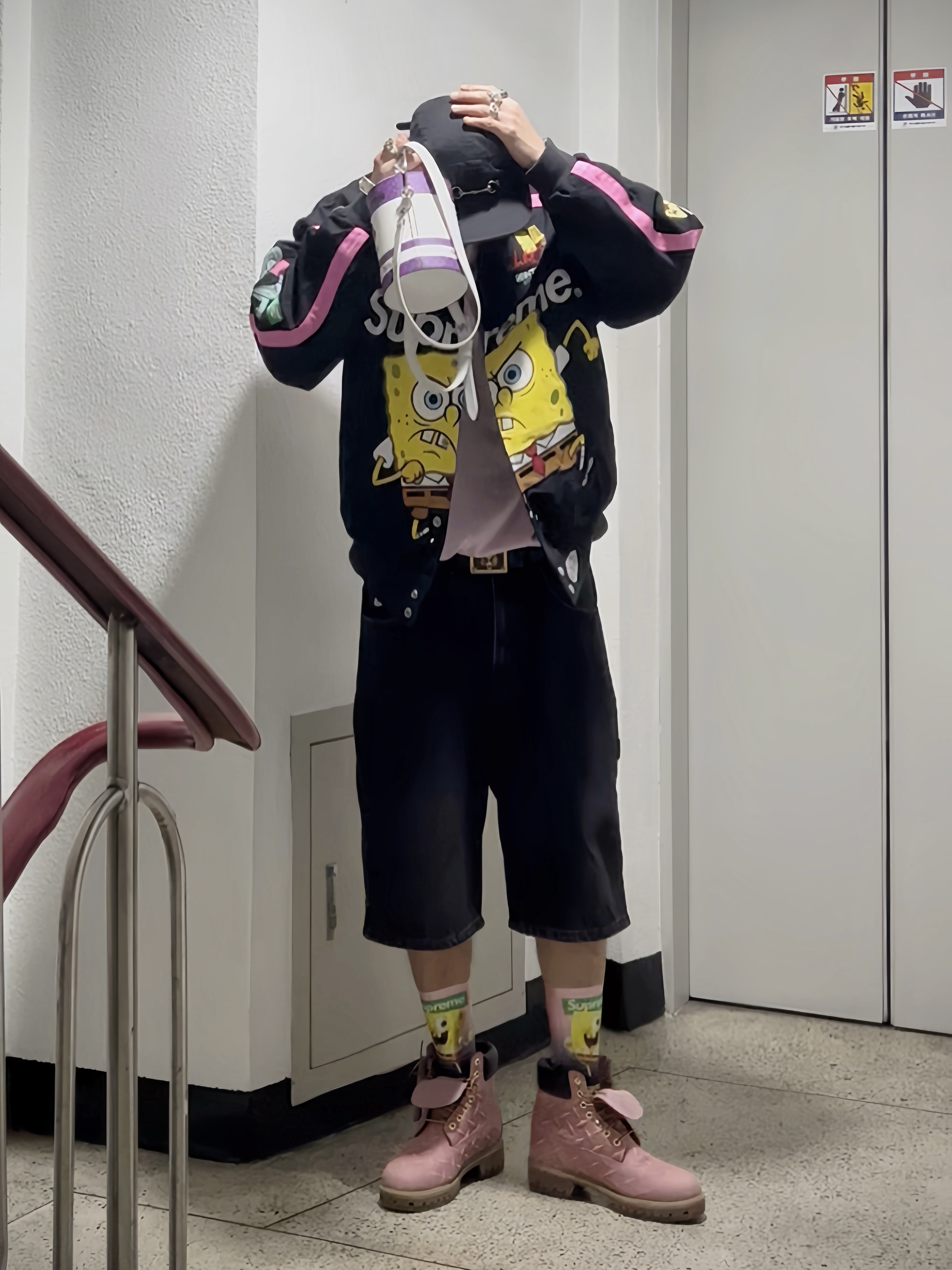 Supreme x SpongeBob SquarePants Jeff Hamilton Racing Jacket Black - 25SS, Supreme Jacquard Rib Football Jersey Pink - 24FW 착용 스타일