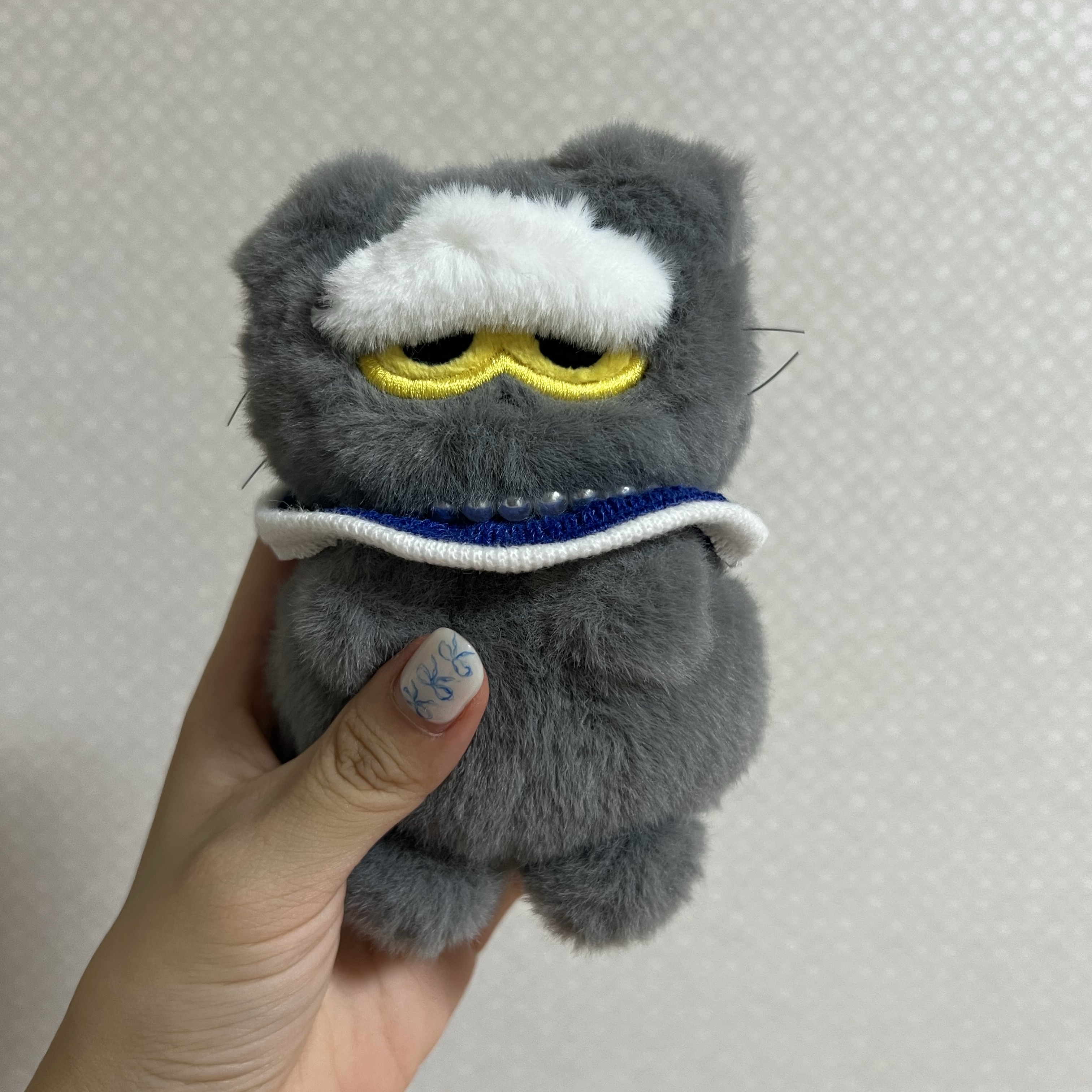 Zo&Friends Zoa Plush Keyring Grey, Zo&Friends Zoa Medium Plush Grey 착용 스타일 - 2