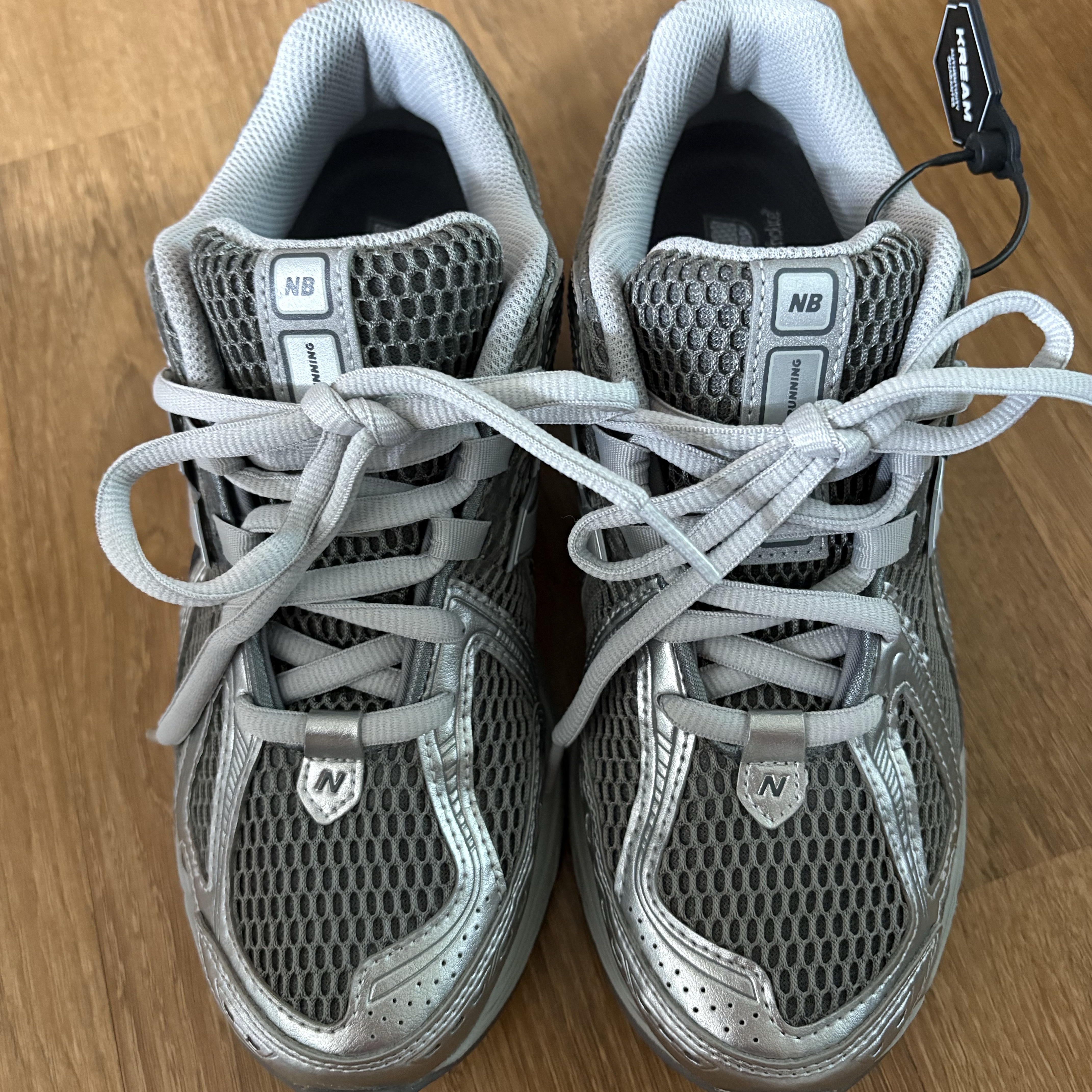 New Balance 1906R Harbor Grey Silver Metalic 착용 스타일 - 1
