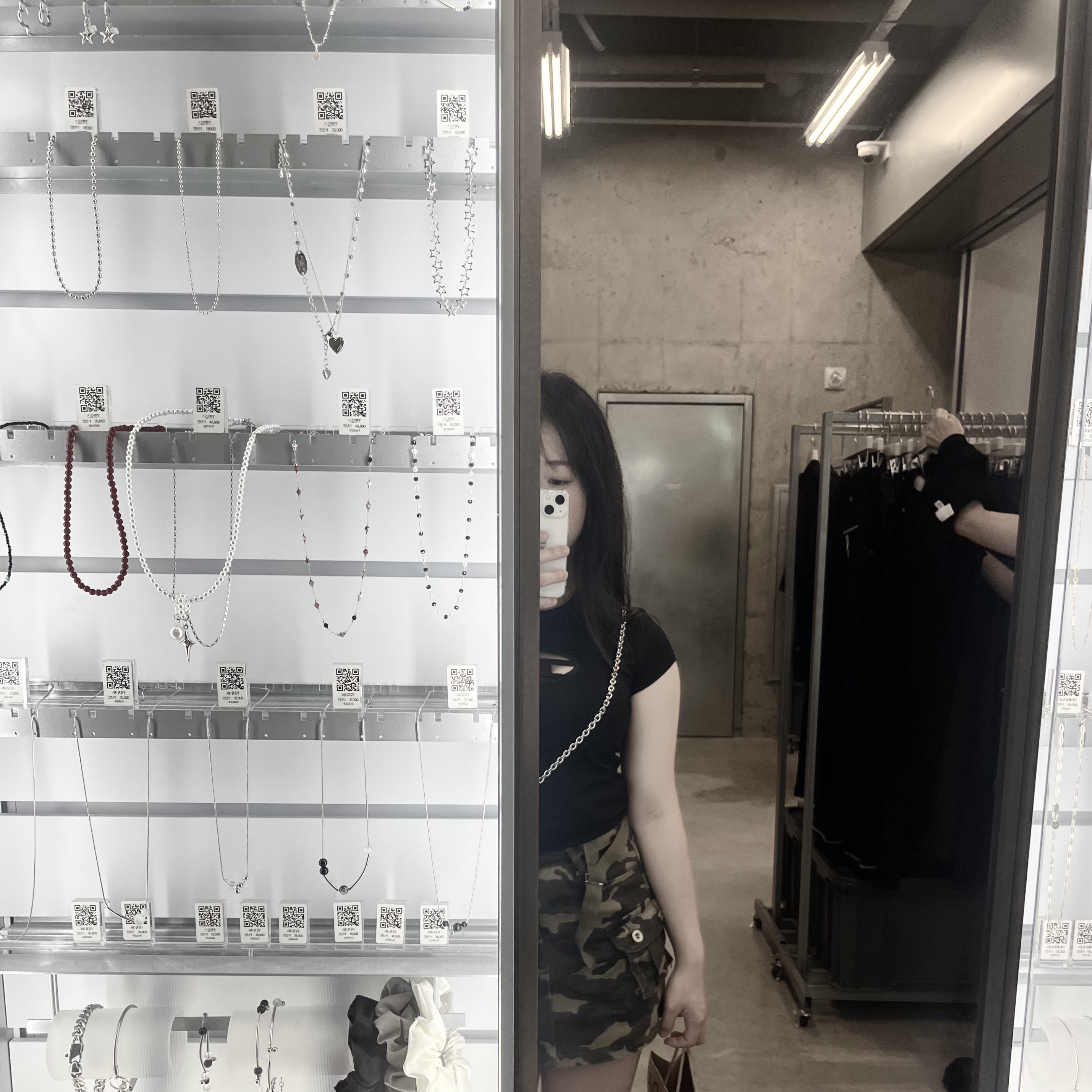 (W) Diesel T-Angie Peekaboo Logo T-Shirt Black 착용 스타일