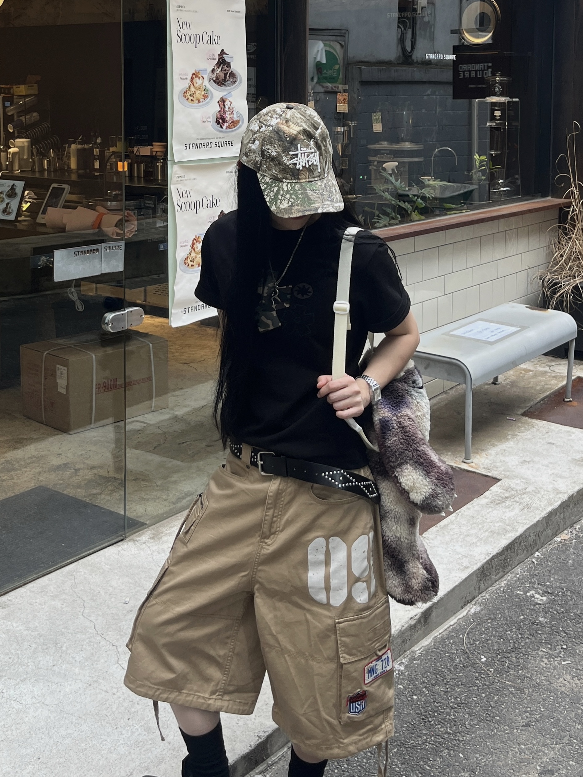 SLOW RECORD HOUSE Camo Bloom Star T-Shirt Black 착용 스타일 - 10