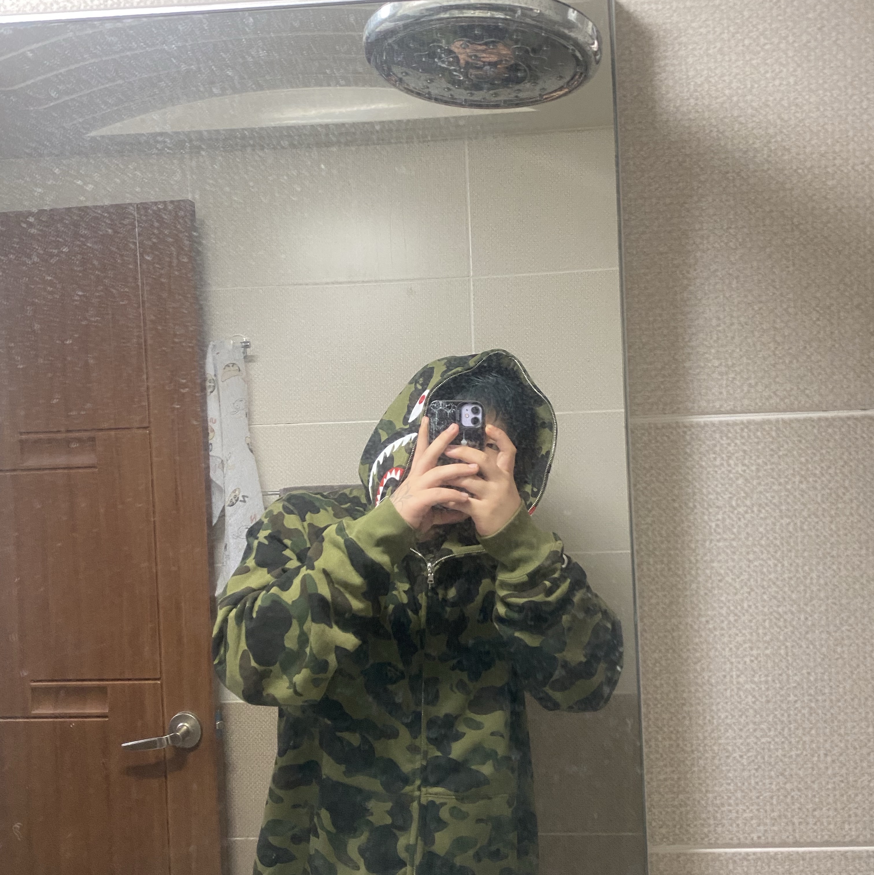 BAPE 1st Camo Shark Full Zip Hoodie Army Green 착용 스타일