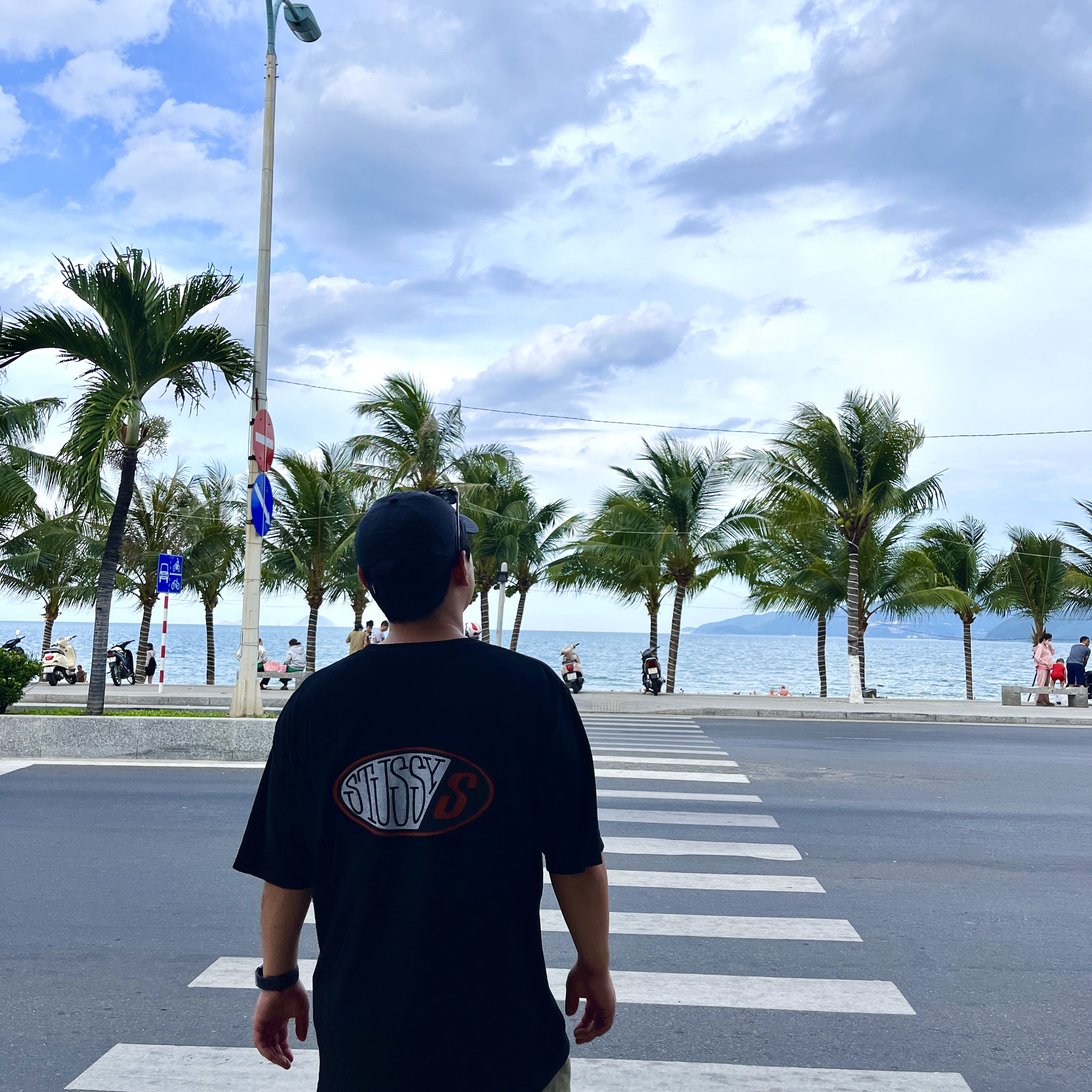 Stussy Pitstop Pigment Dyed T-Shirt Black 착용 스타일